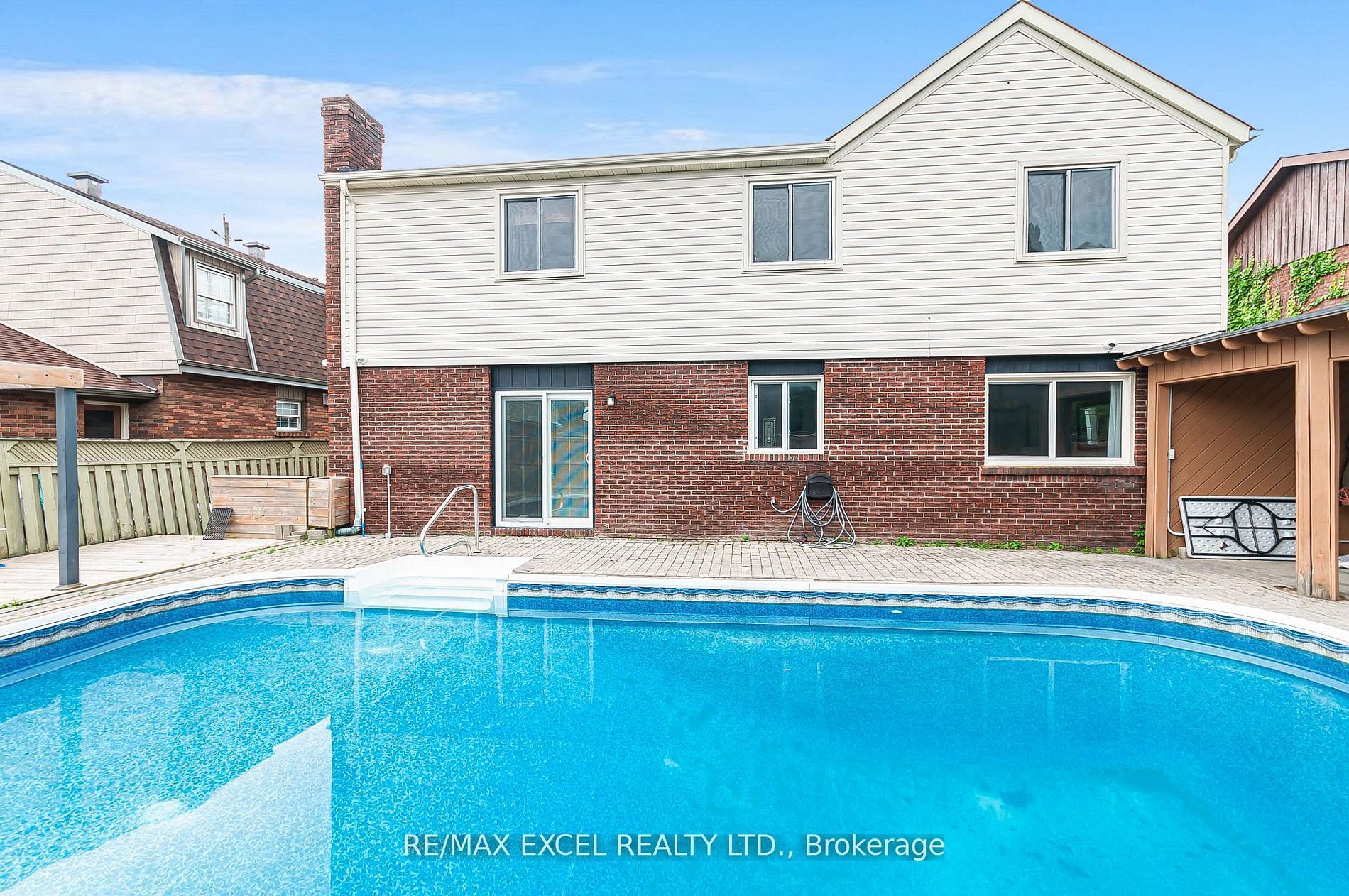 218 Angeline Street N Property Photo 40