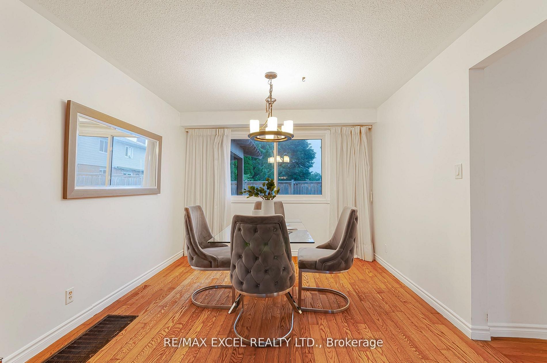 218 Angeline Street N Property Photo 46