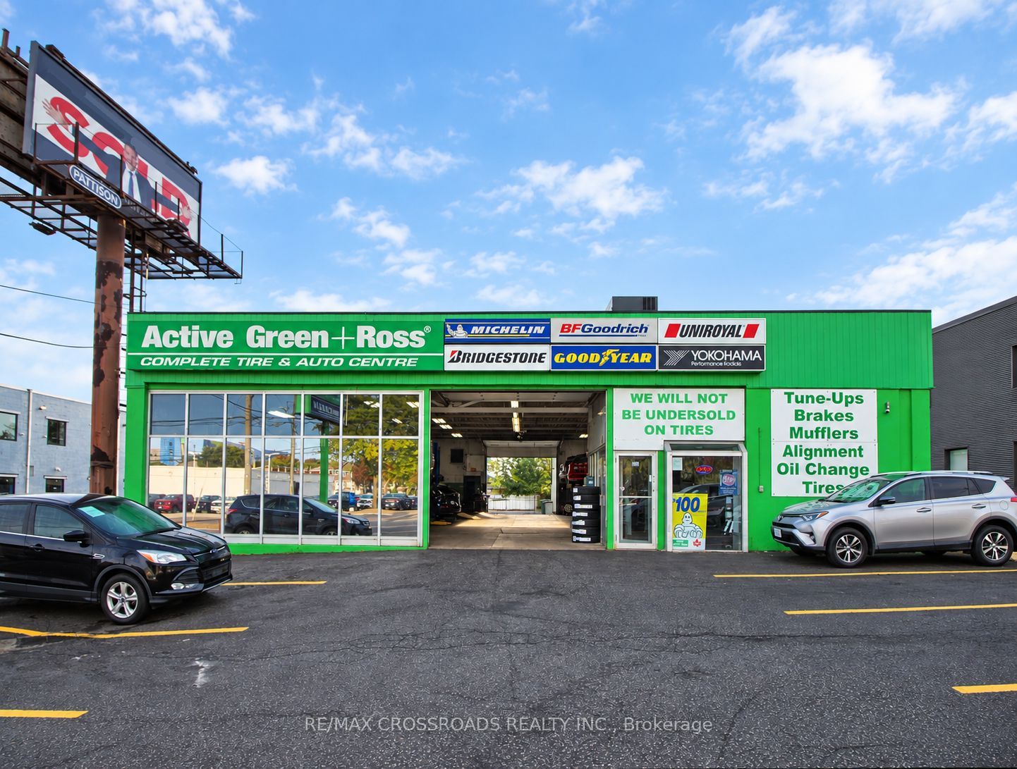 955 Upper James Street Property Photo 1