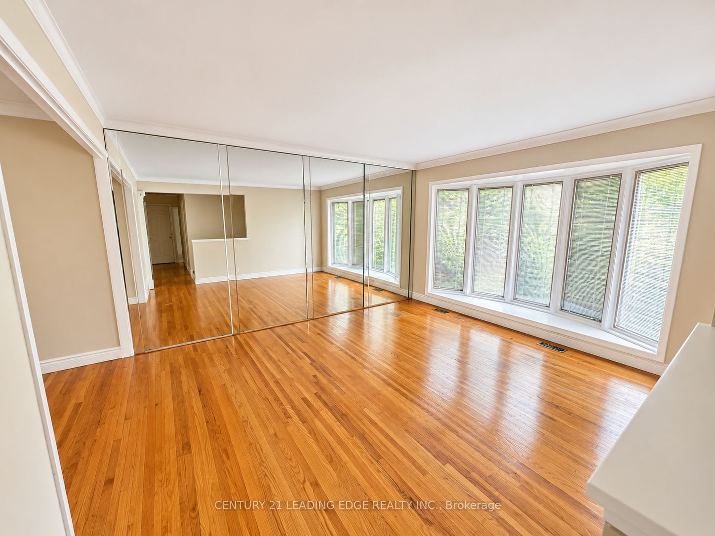 1275 Parkview Avenue Property Photo 4