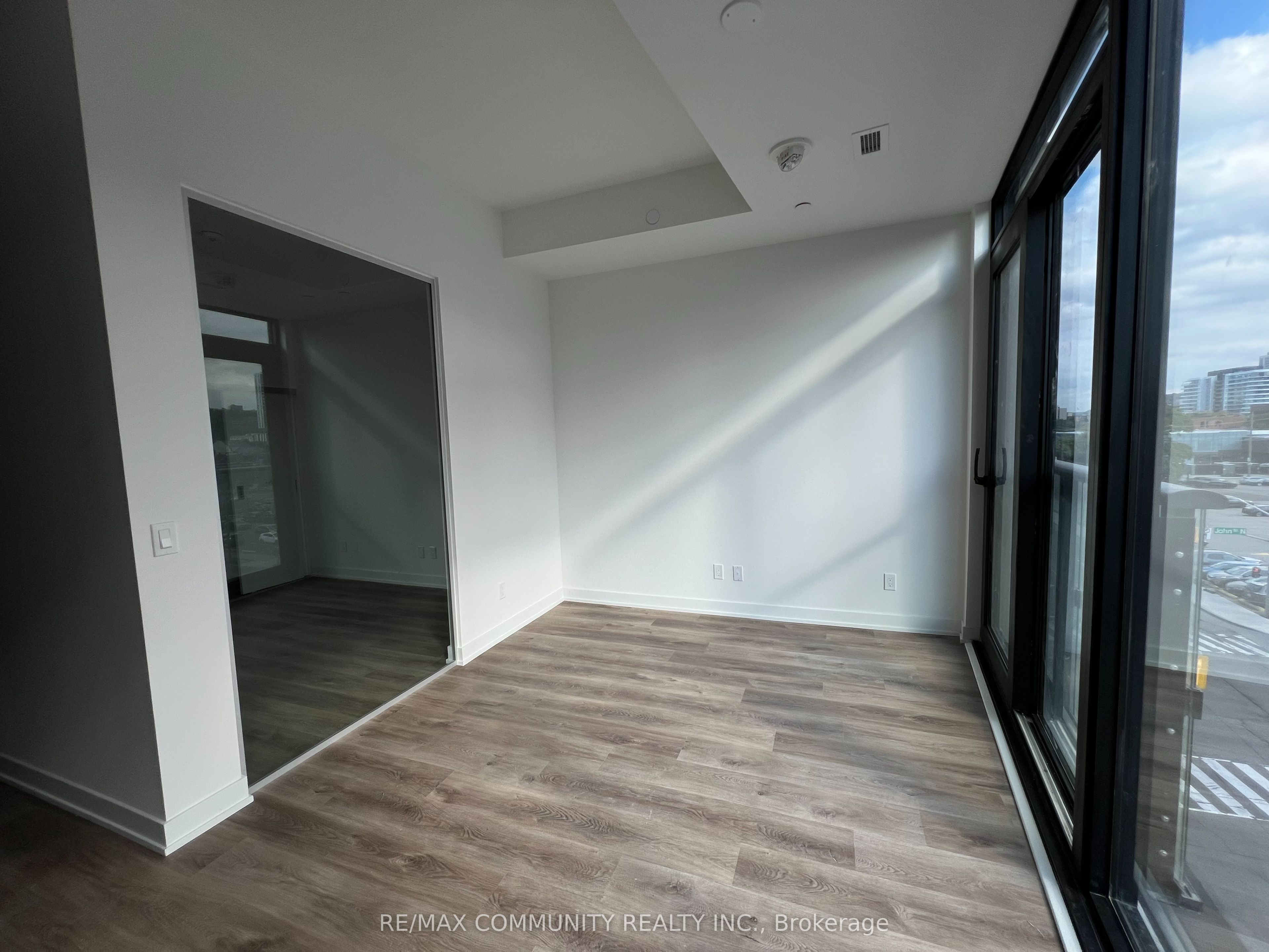91 John Street 507 Property Photo 4