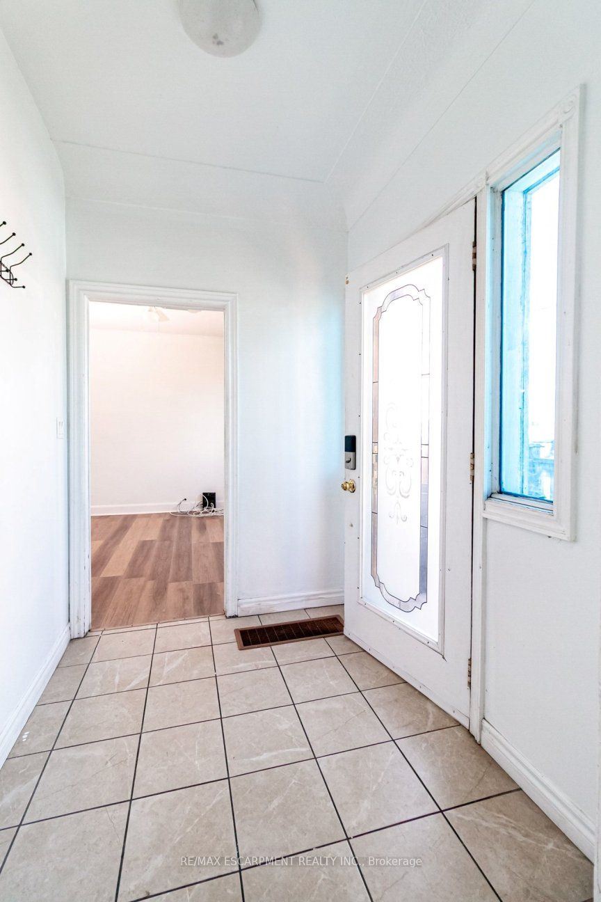 548 Beach Road Property Photo 6