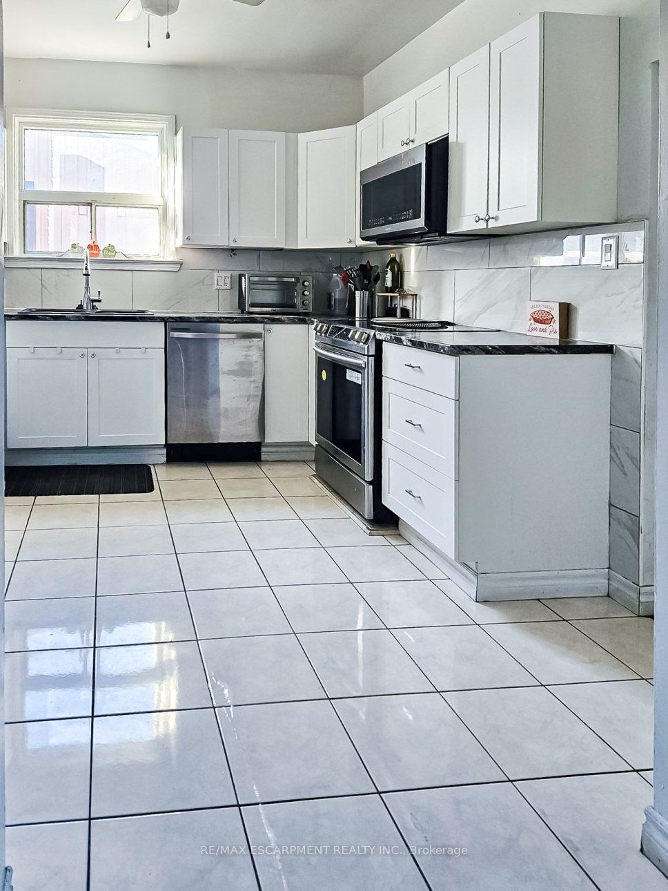 548 Beach Road Property Photo 11