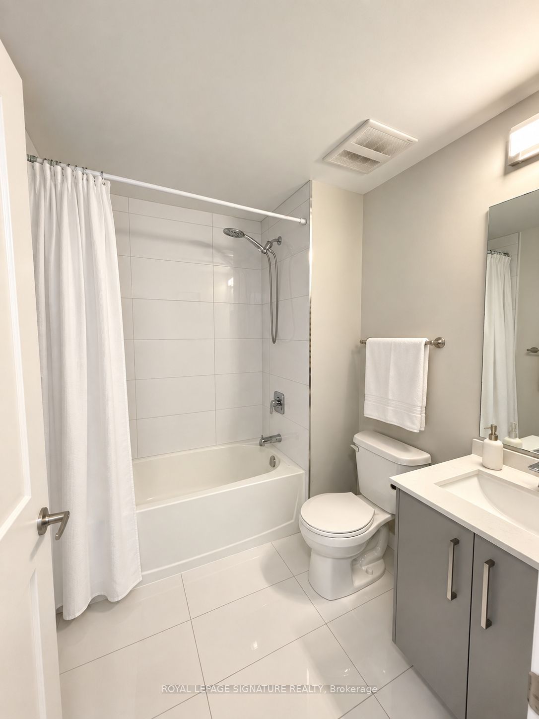 15 Queen Street S 2110 Property Photo 6