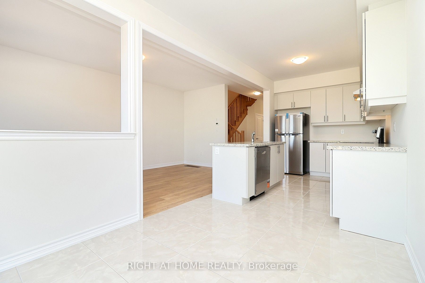 1052 Periwinkle Crescent Property Photo 16