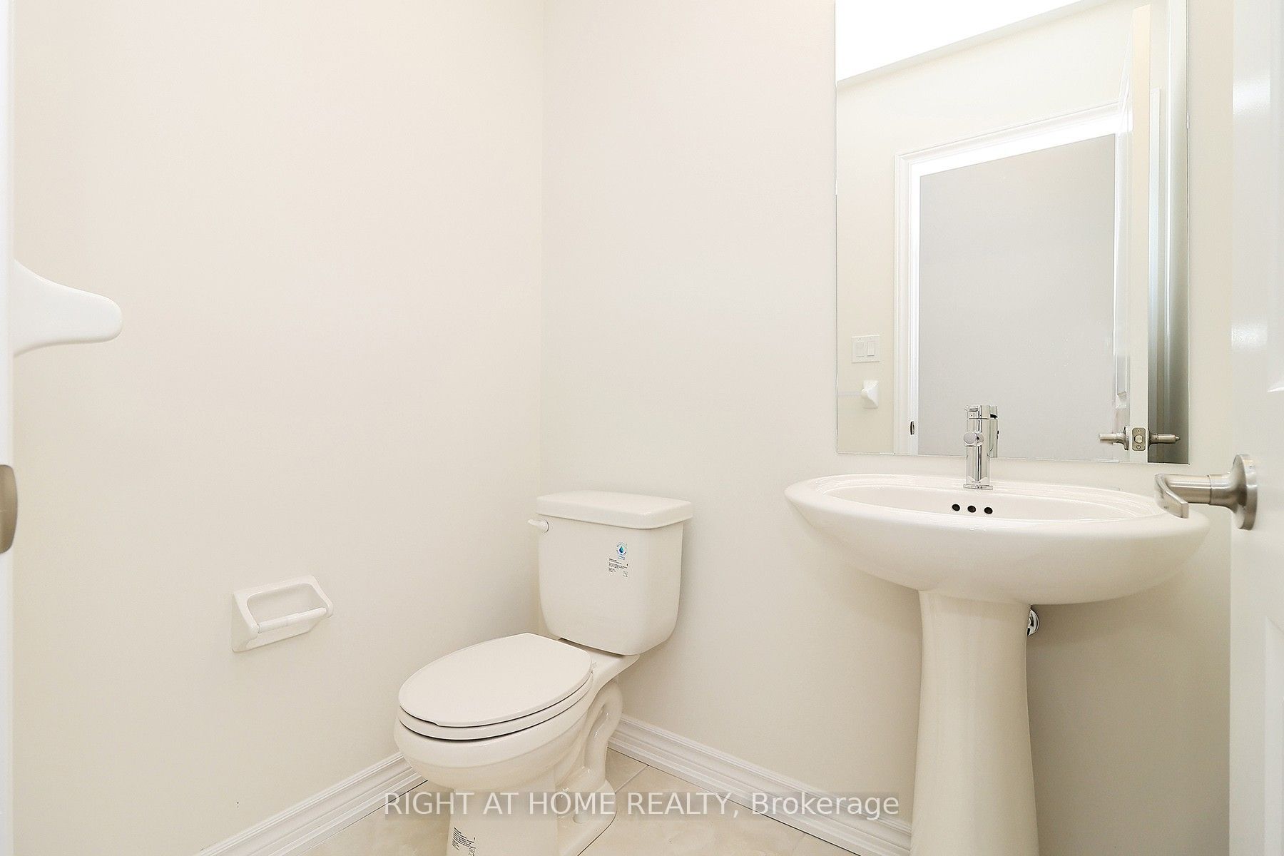 1052 Periwinkle Crescent Property Photo 18
