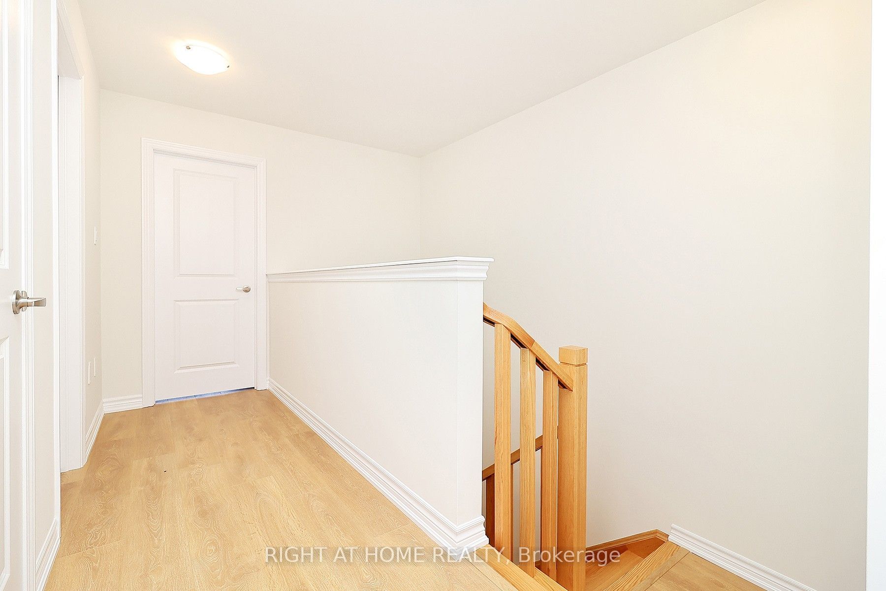 1052 Periwinkle Crescent Property Photo 19