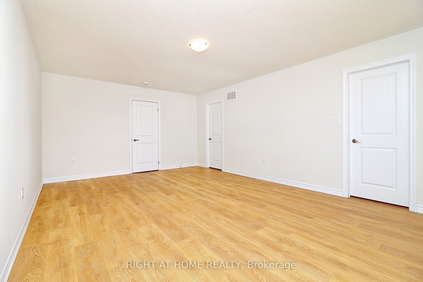 1052 Periwinkle Crescent Property Photo 20