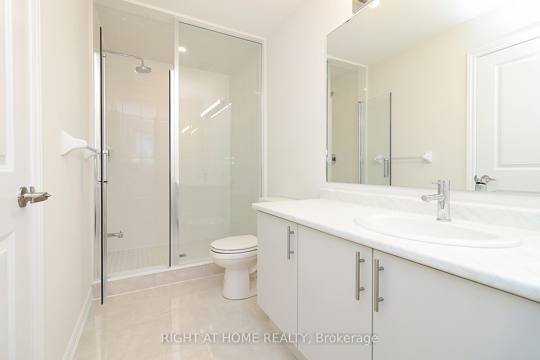 1052 Periwinkle Crescent Property Photo 22