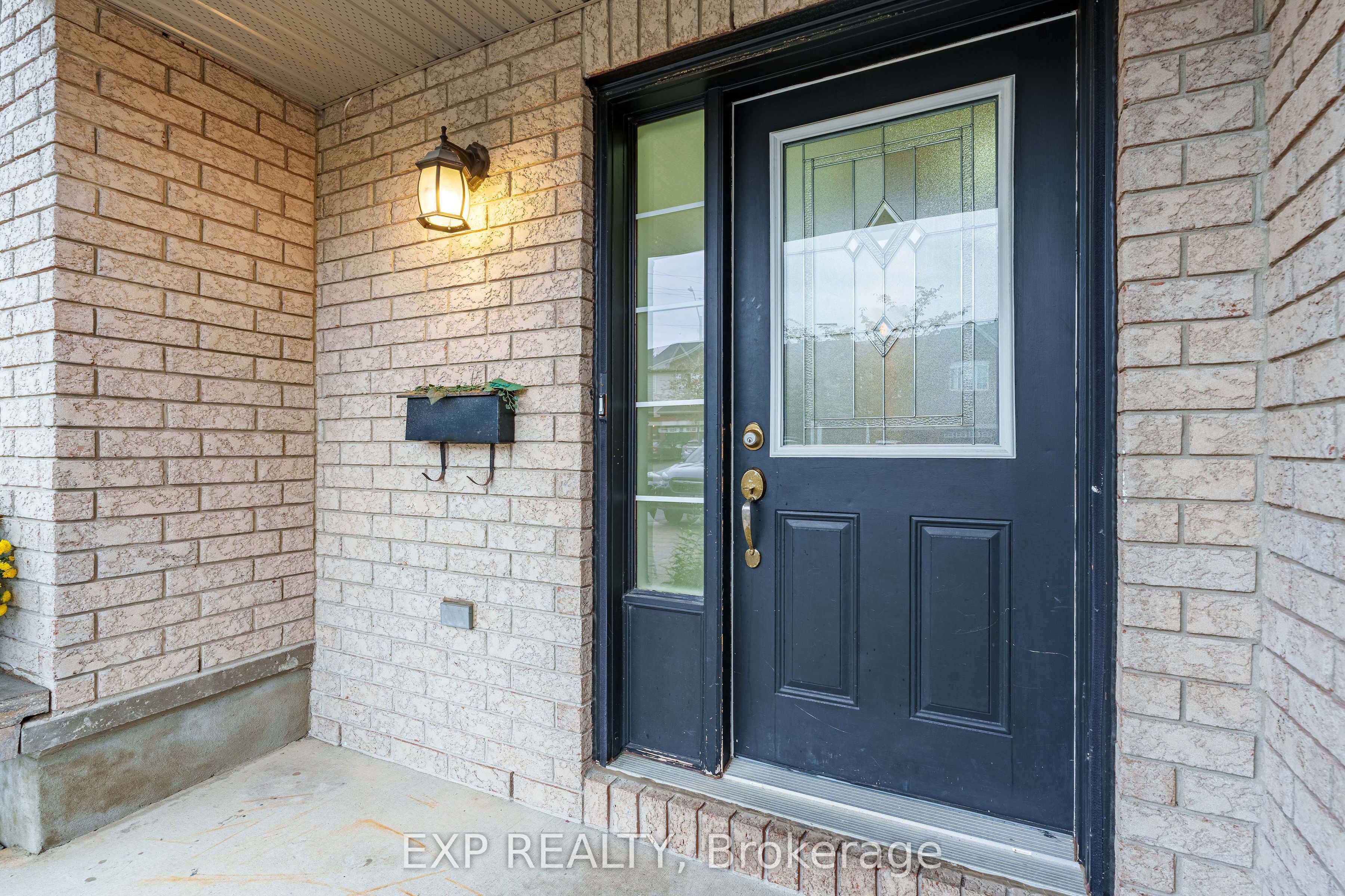 333 Rolling Meadow Crescent Property Photo 3