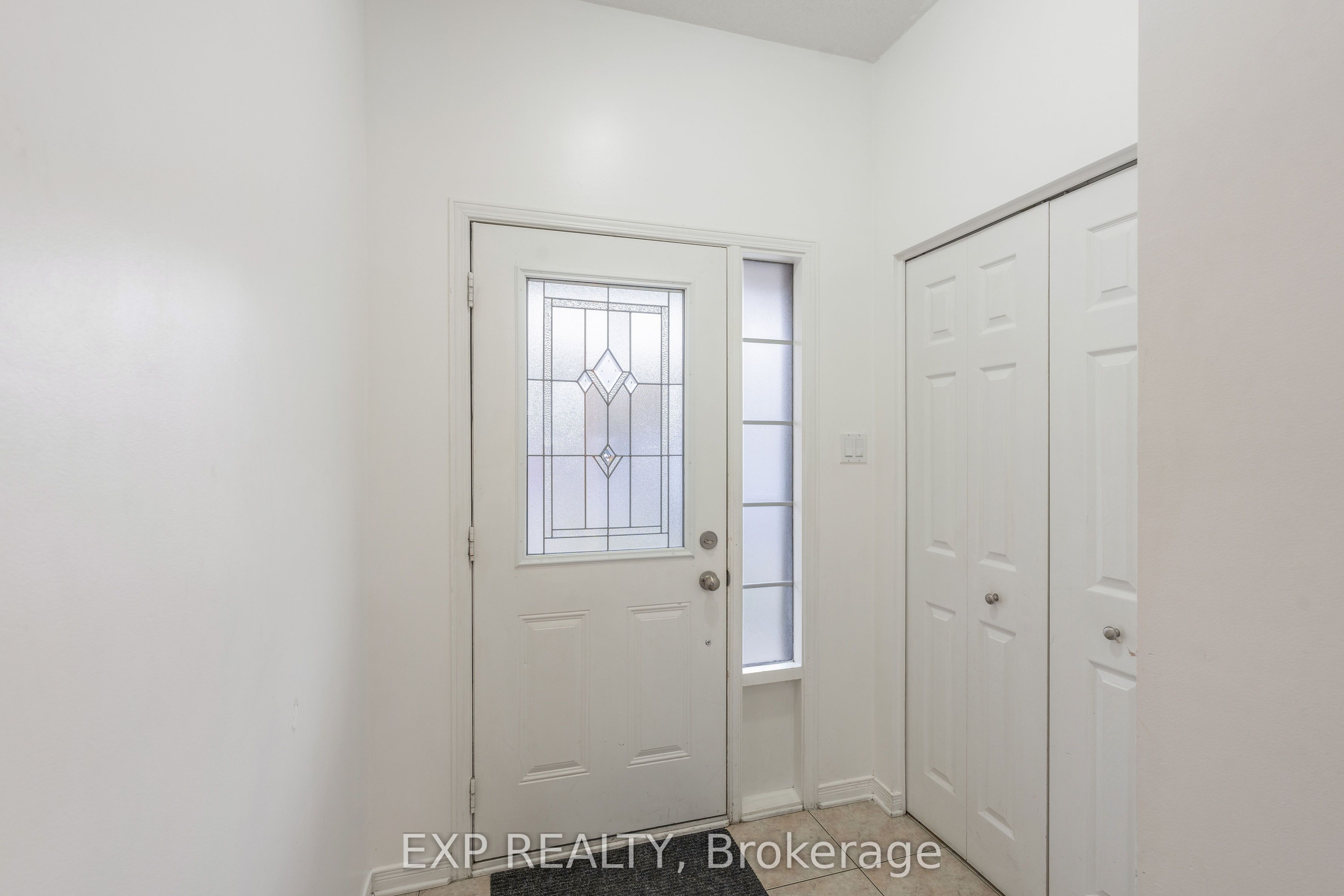 333 Rolling Meadow Crescent Property Photo 4