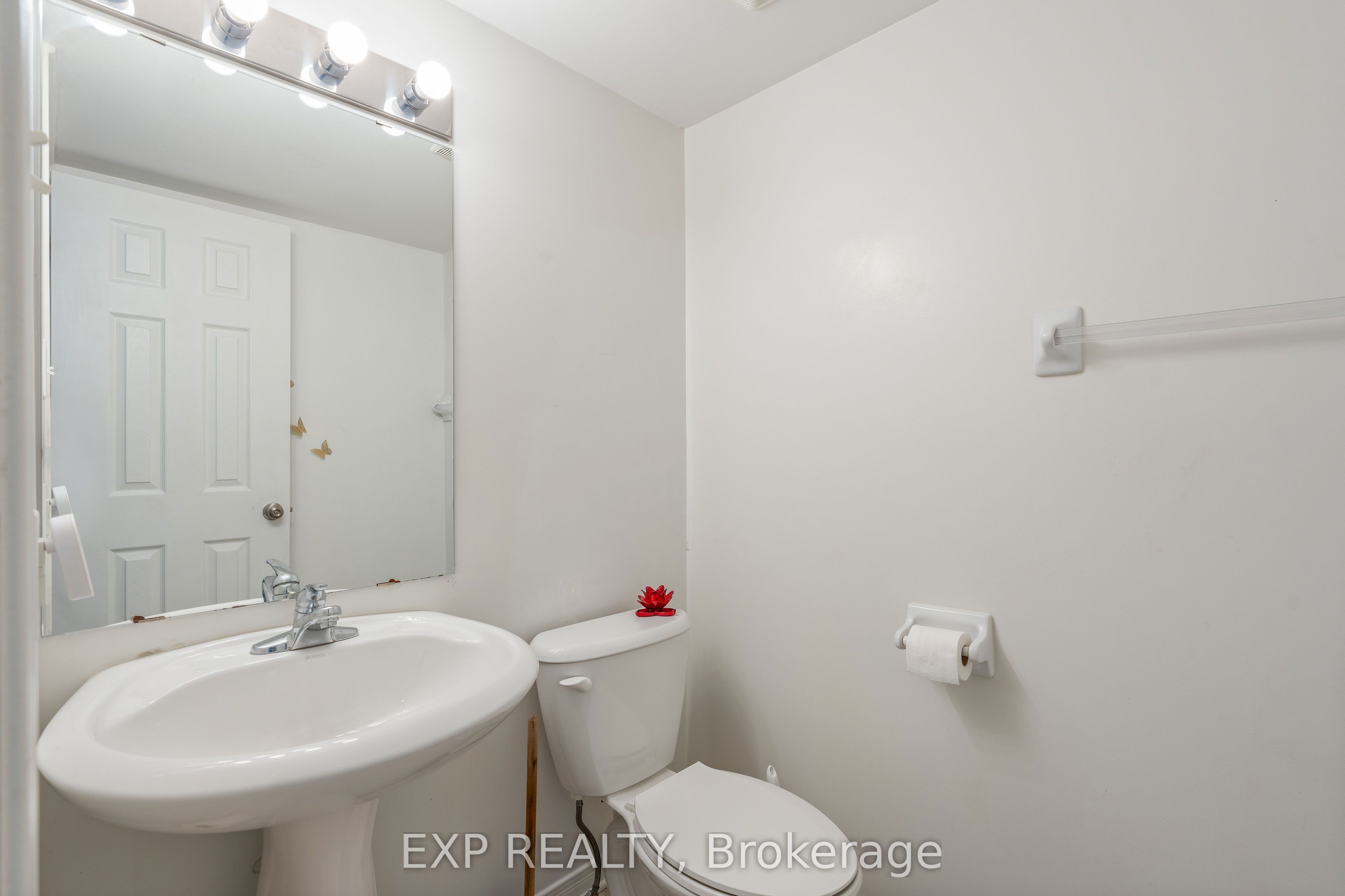 333 Rolling Meadow Crescent Property Photo 5