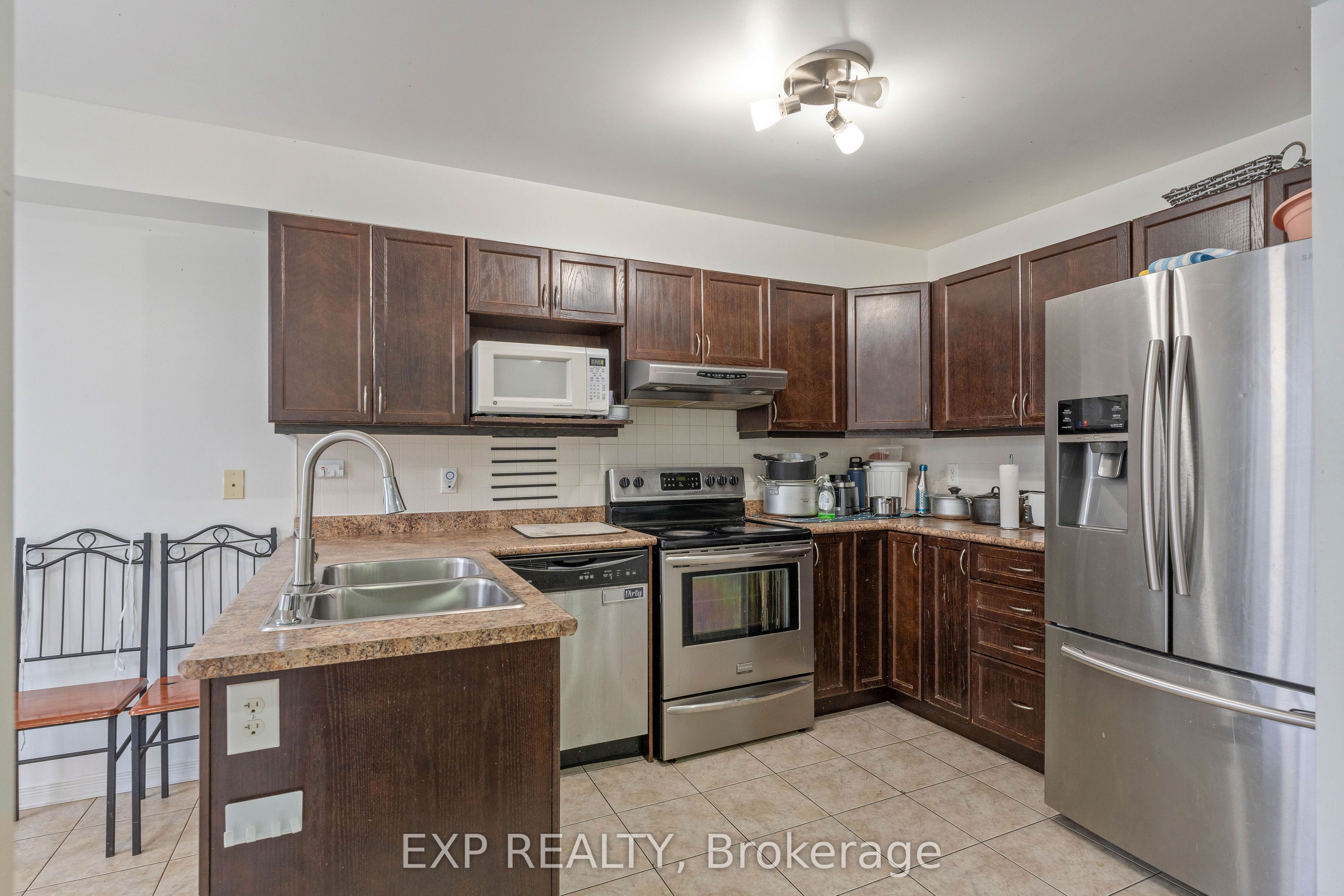 333 Rolling Meadow Crescent Property Photo 11