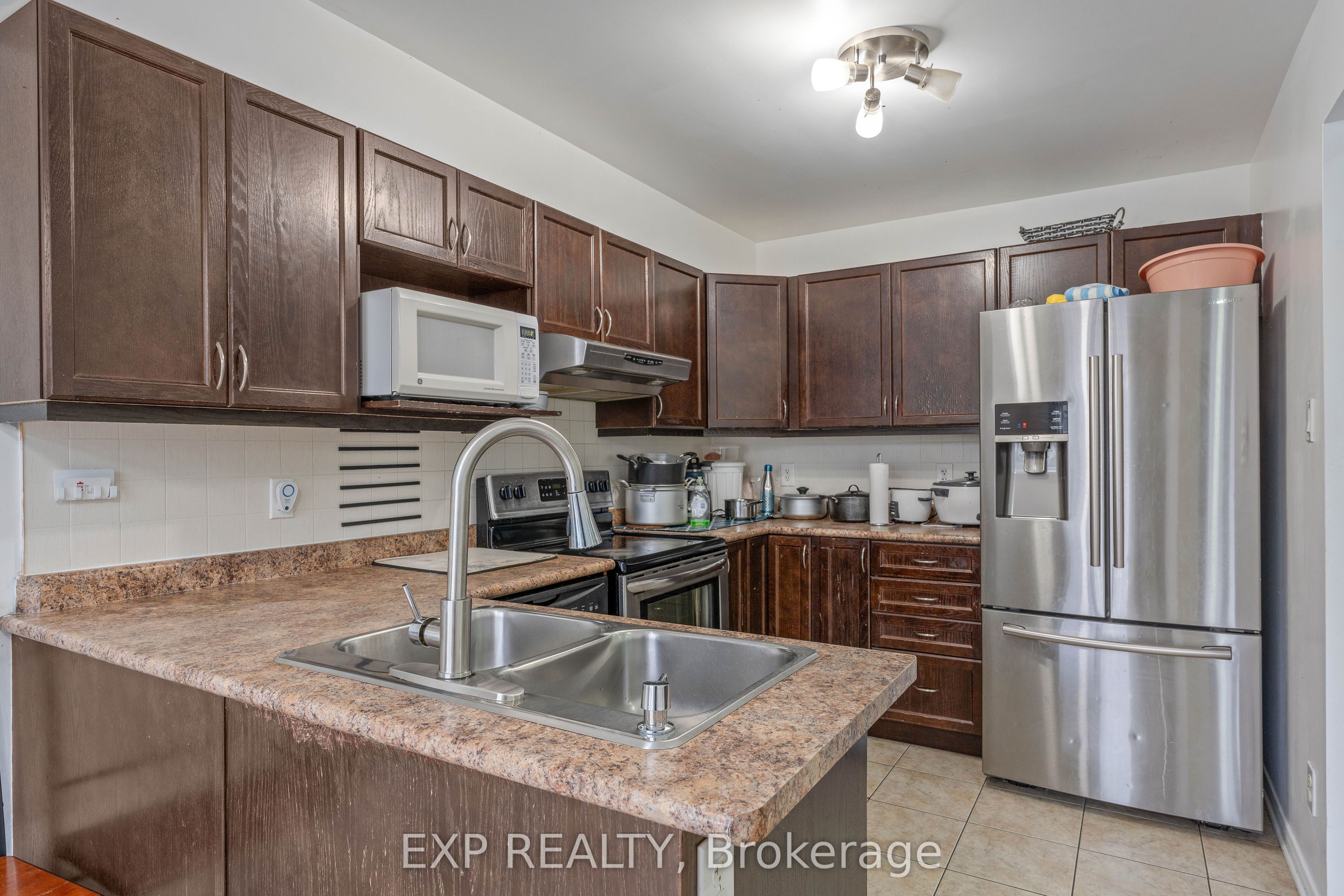 333 Rolling Meadow Crescent Property Photo 12