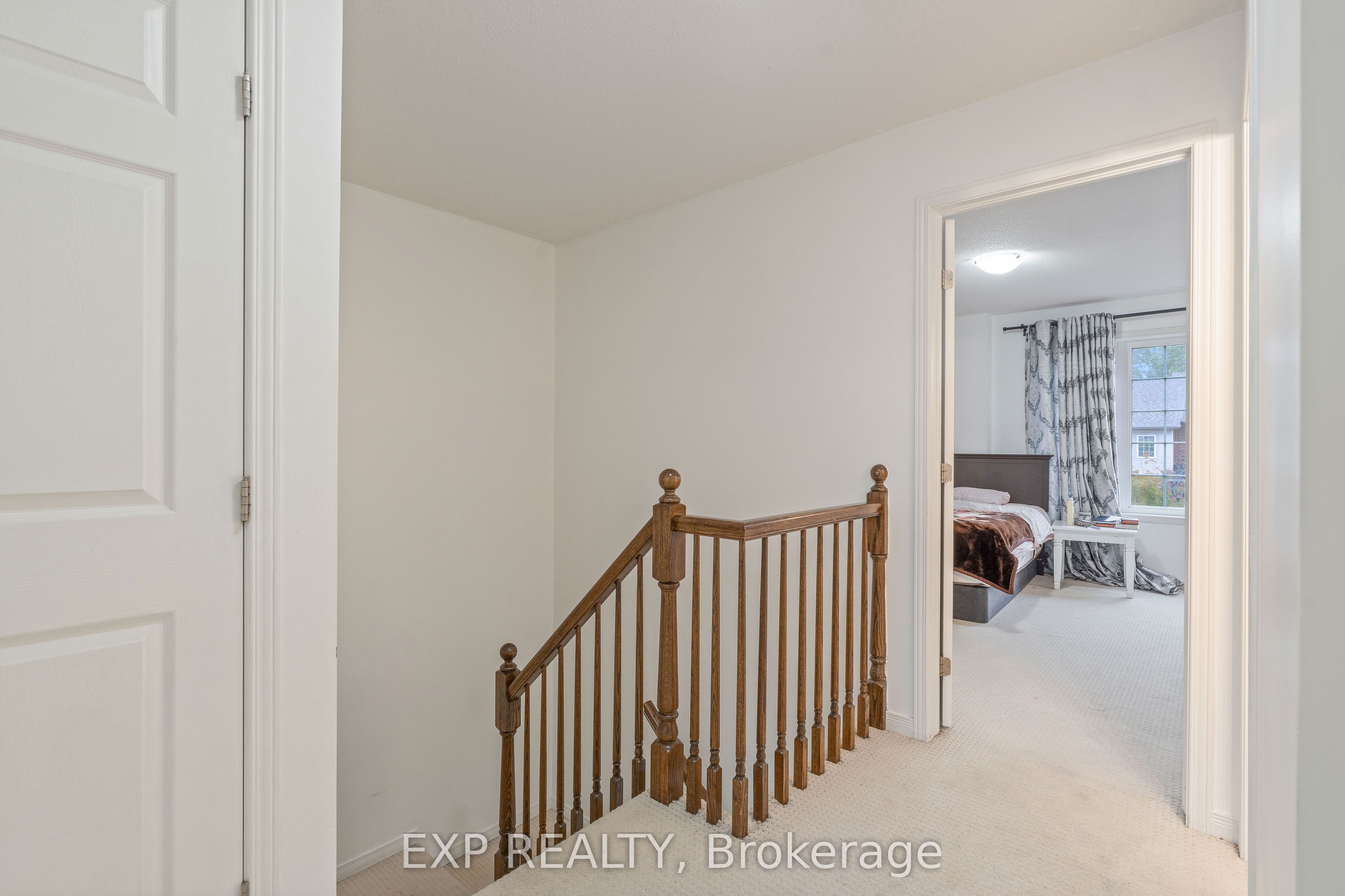 333 Rolling Meadow Crescent Property Photo 14