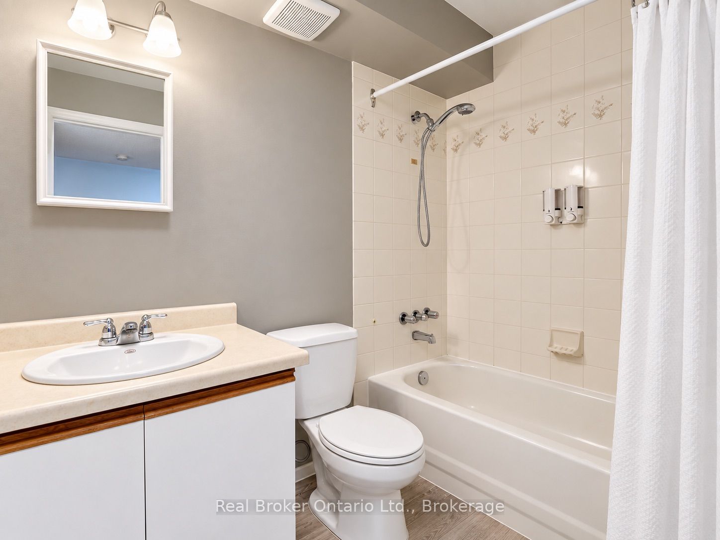 725 Deveron Crescent 101 Property Photo 7