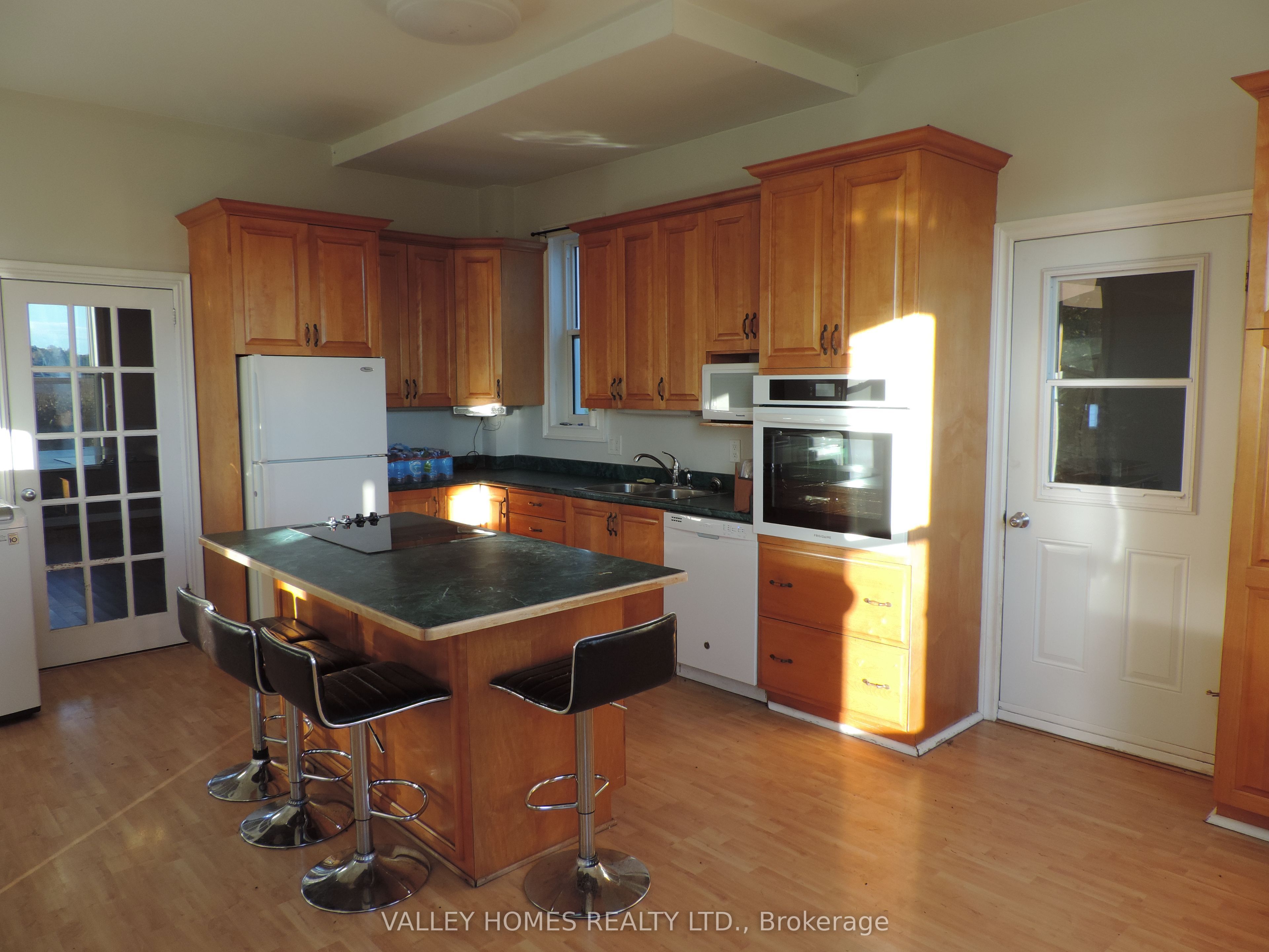 11768 Highway 7 Highway Property Photo 4