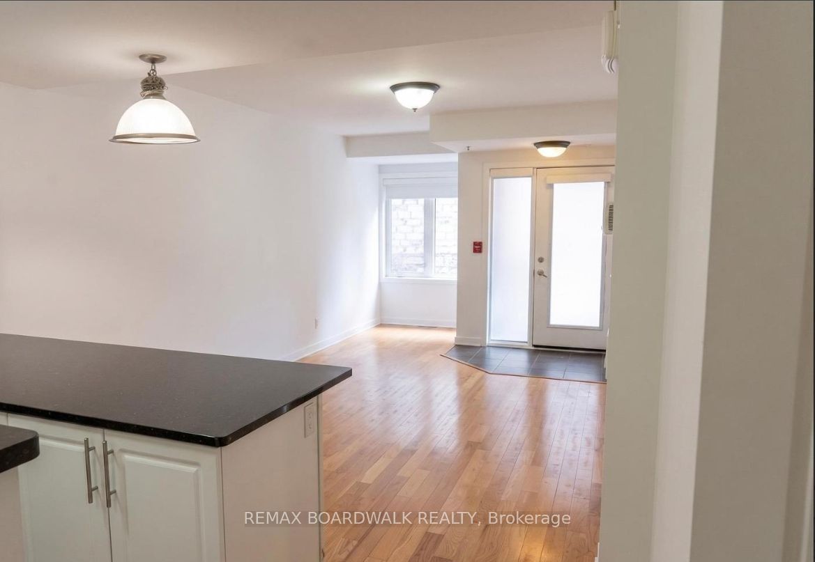458d King Edward Avenue 209 Property Photo 3