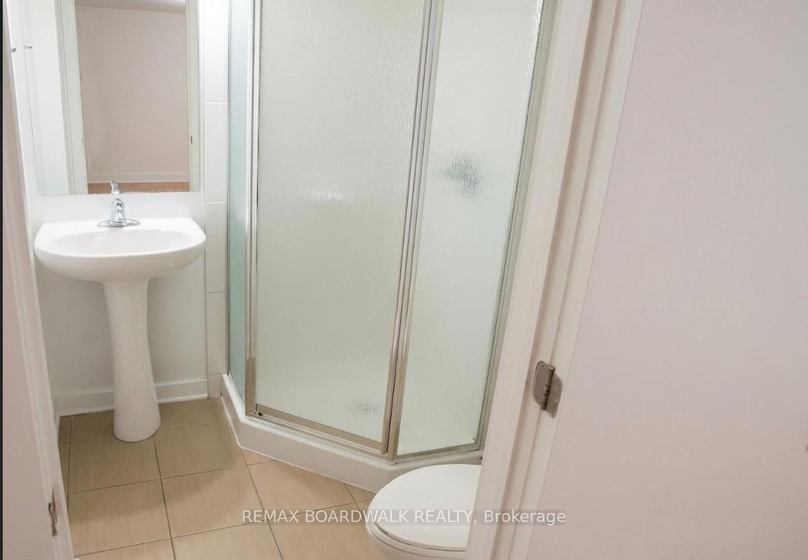 458d King Edward Avenue 209 Property Photo 6