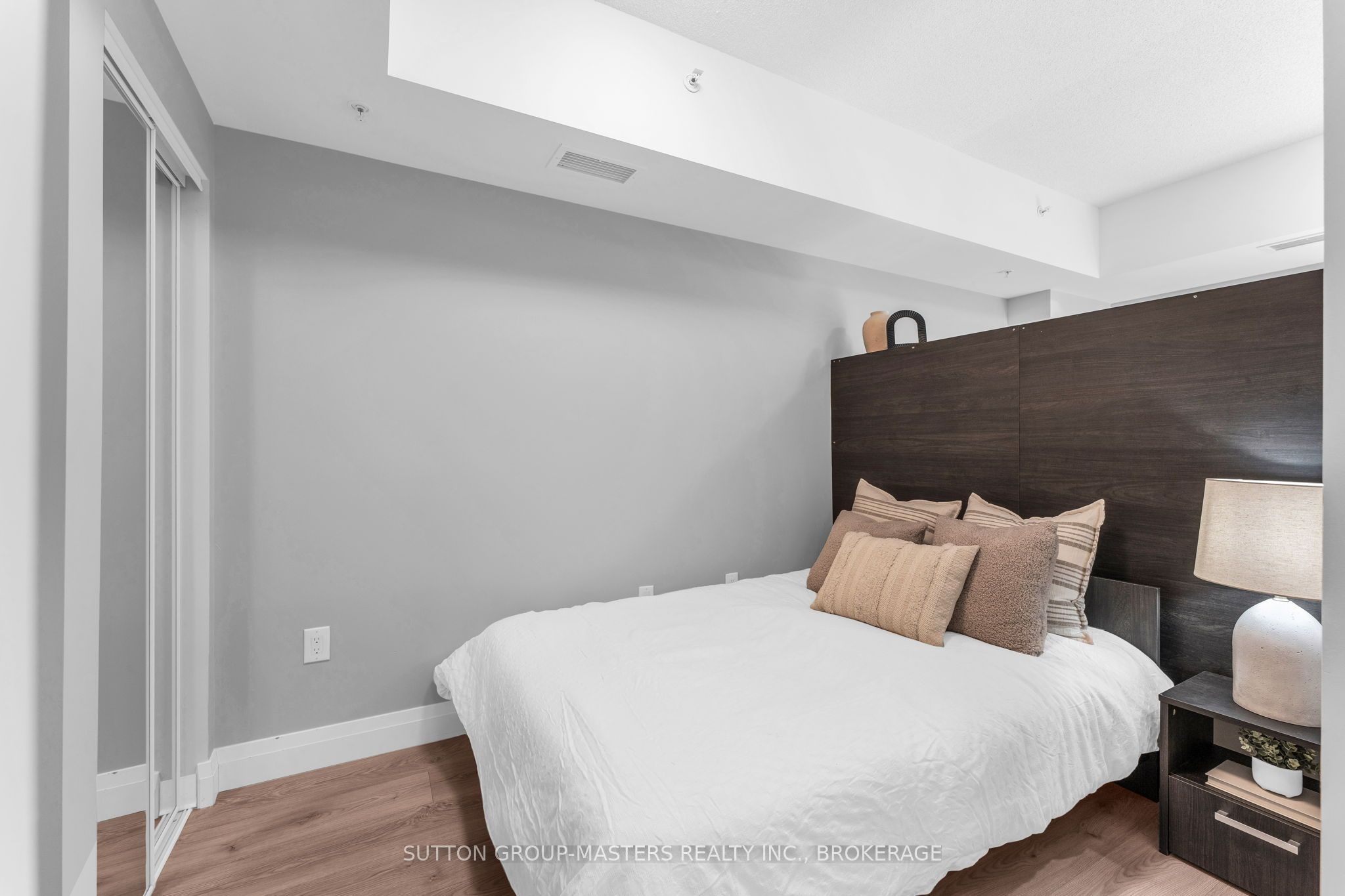 652 Princess Street 211 Property Photo 24