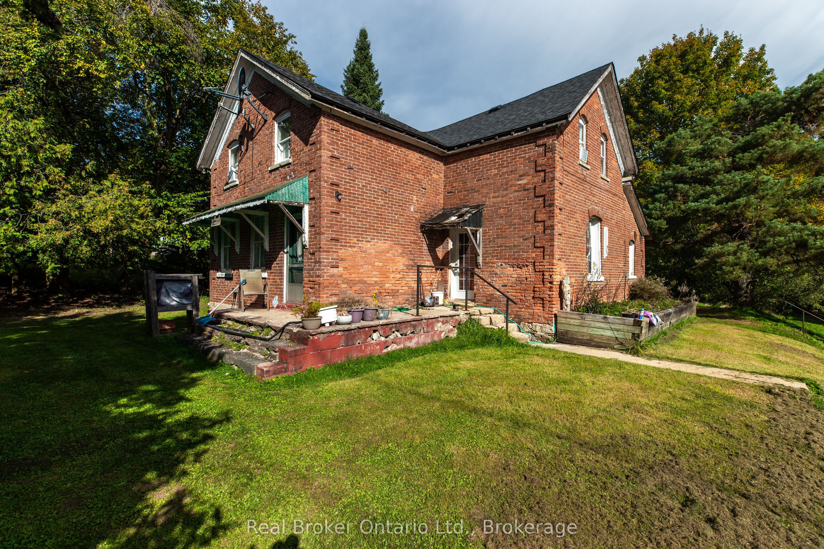 776813 Highway 10 Property Photo 1