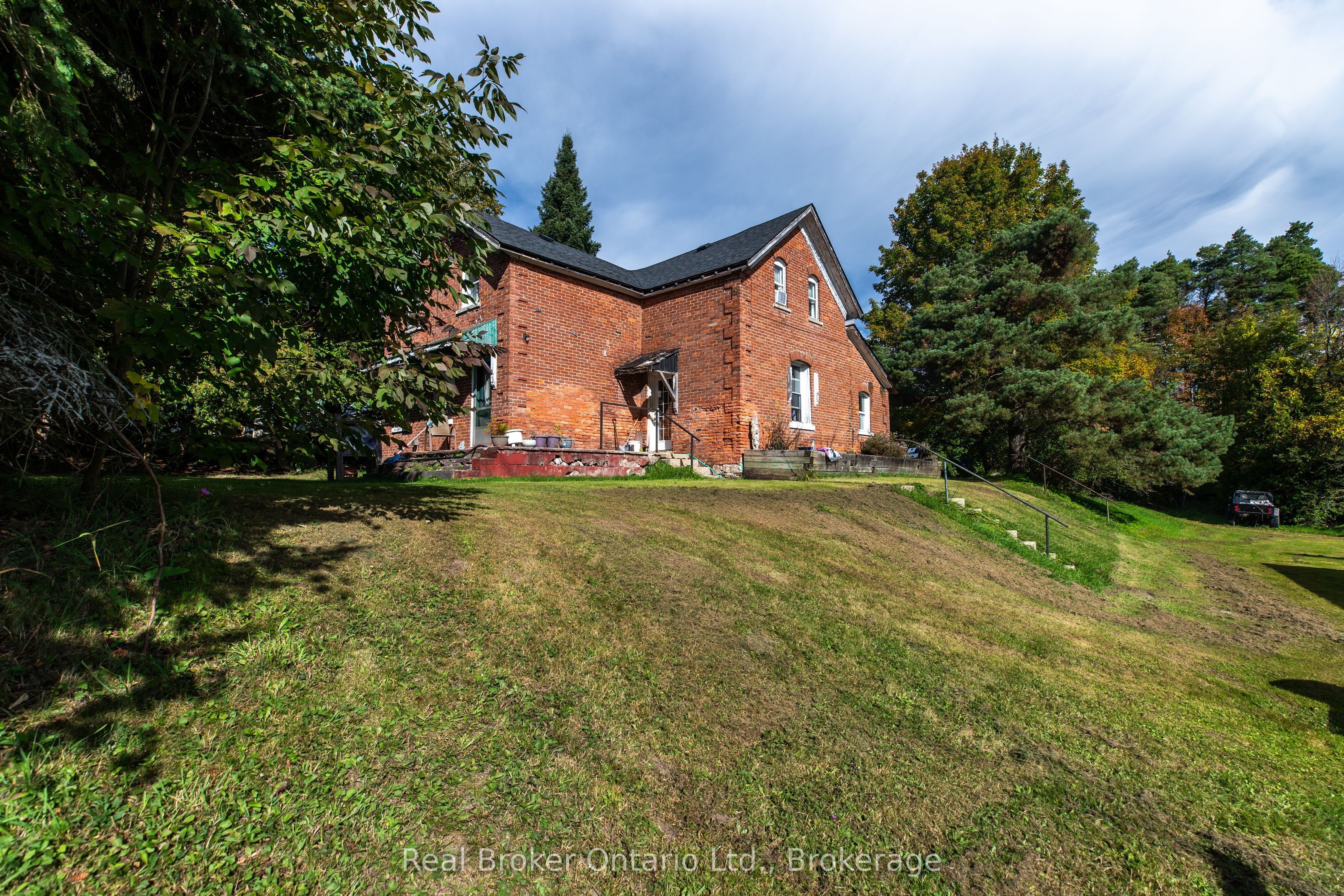 776813 Highway 10 Property Photo 4