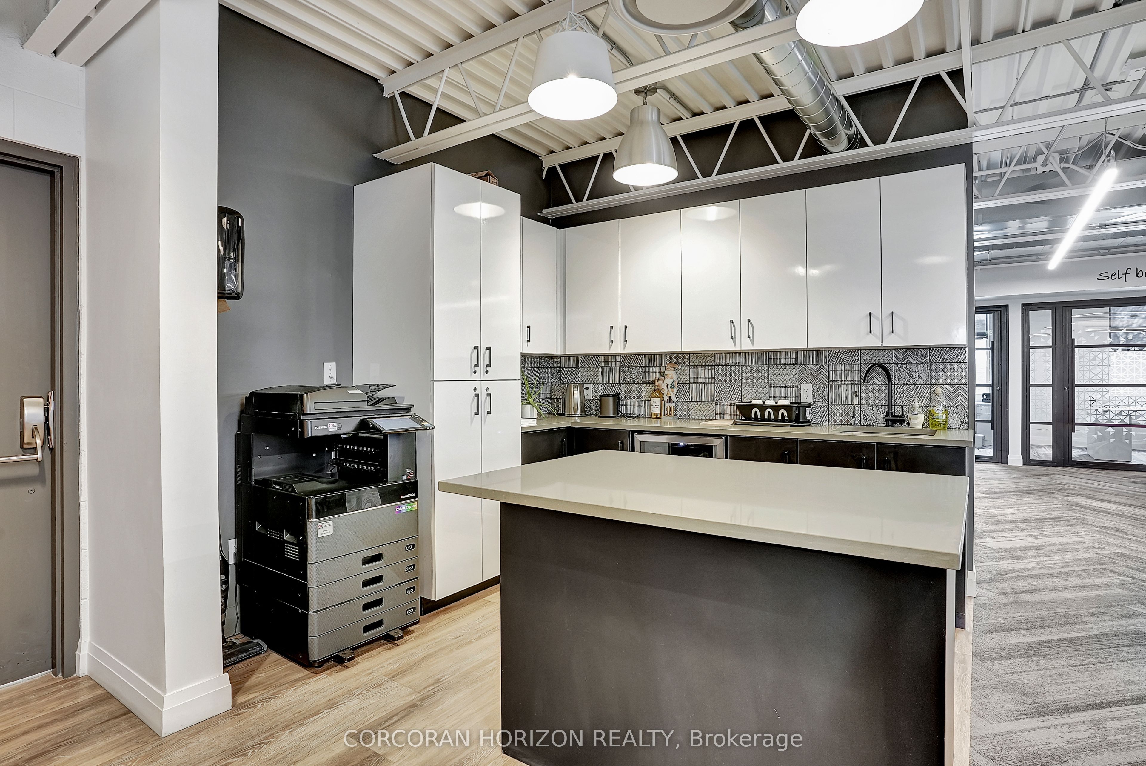 618 King Street W Property Photo 13