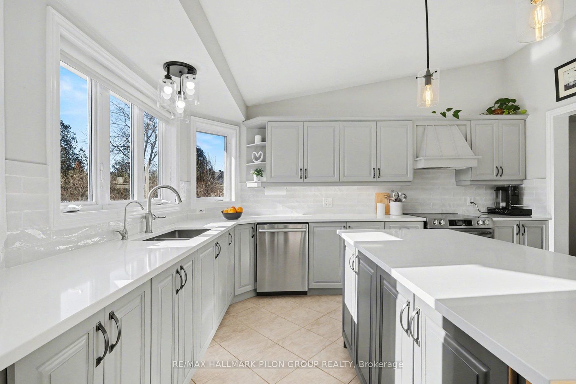 153 Sophie Street Property Photo 4