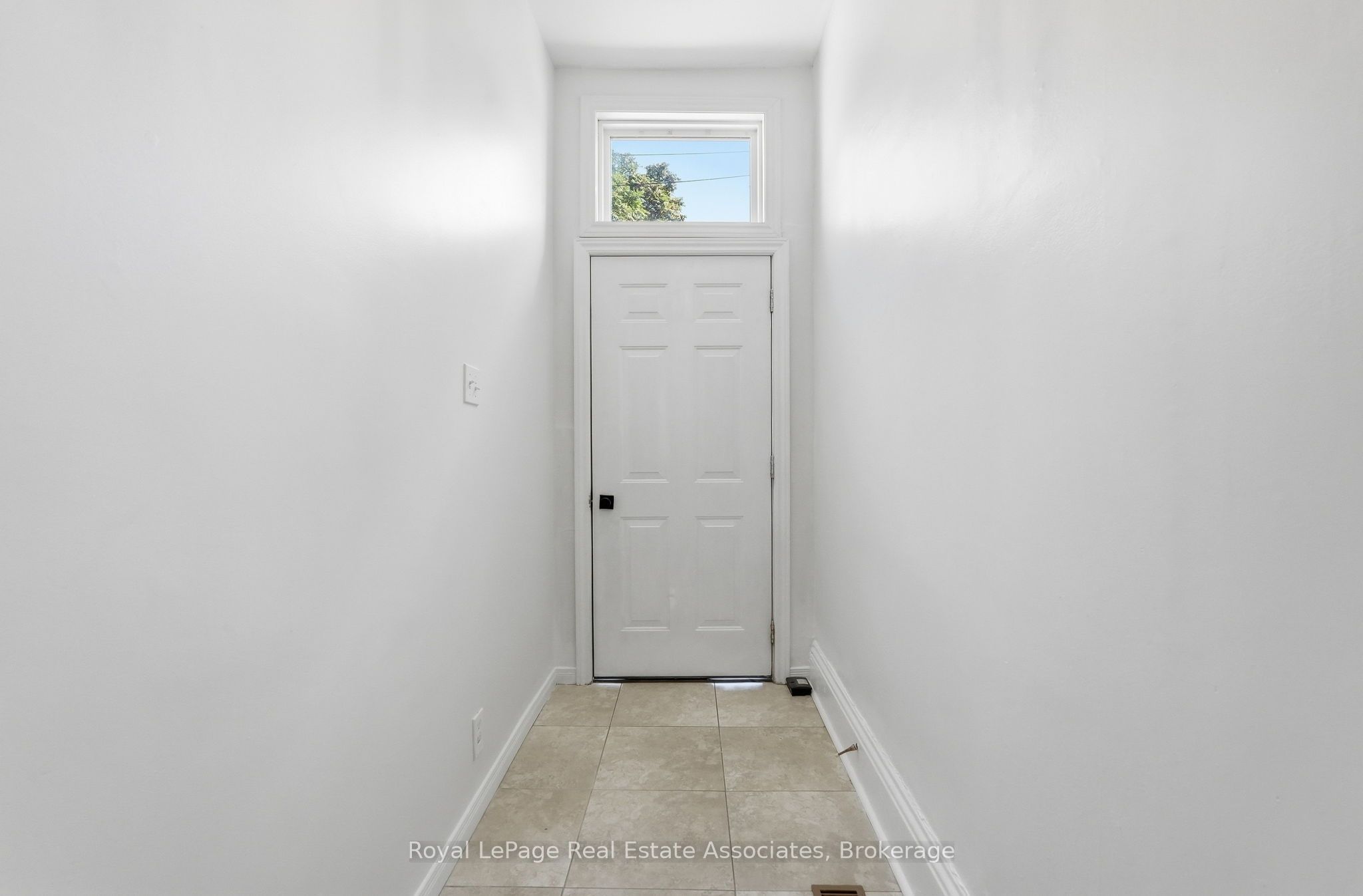 51 Wellington Street N 1 Property Photo 5