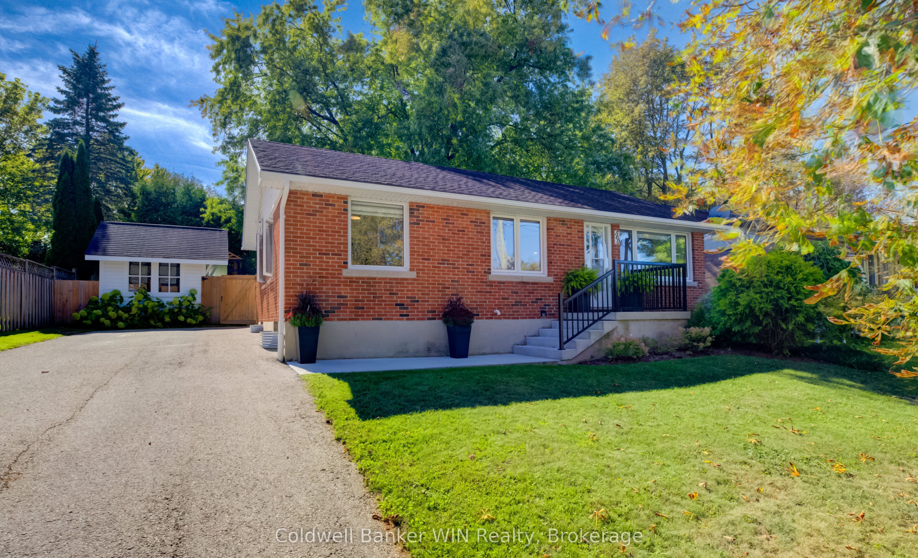 560 Waterloo Street Property Photo 1