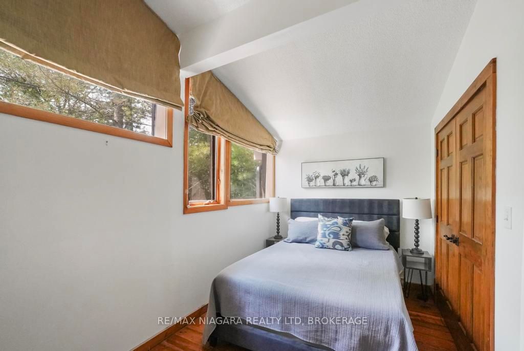 1009 Mercedes Drive N Property Photo 7