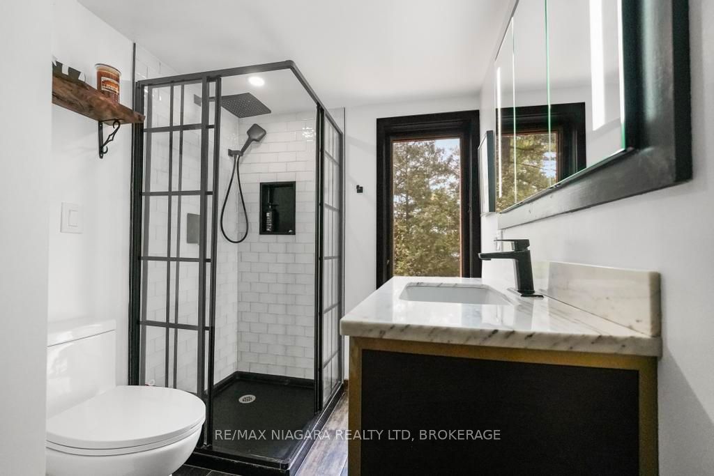 1009 Mercedes Drive N Property Photo 12