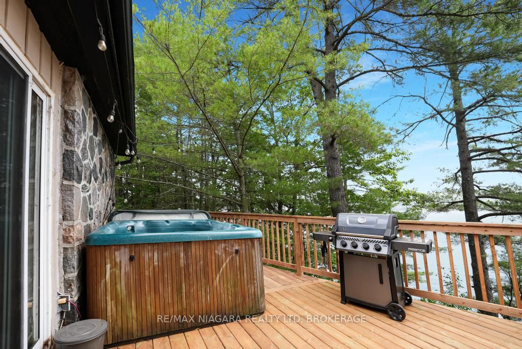 1009 Mercedes Drive N Property Photo 25