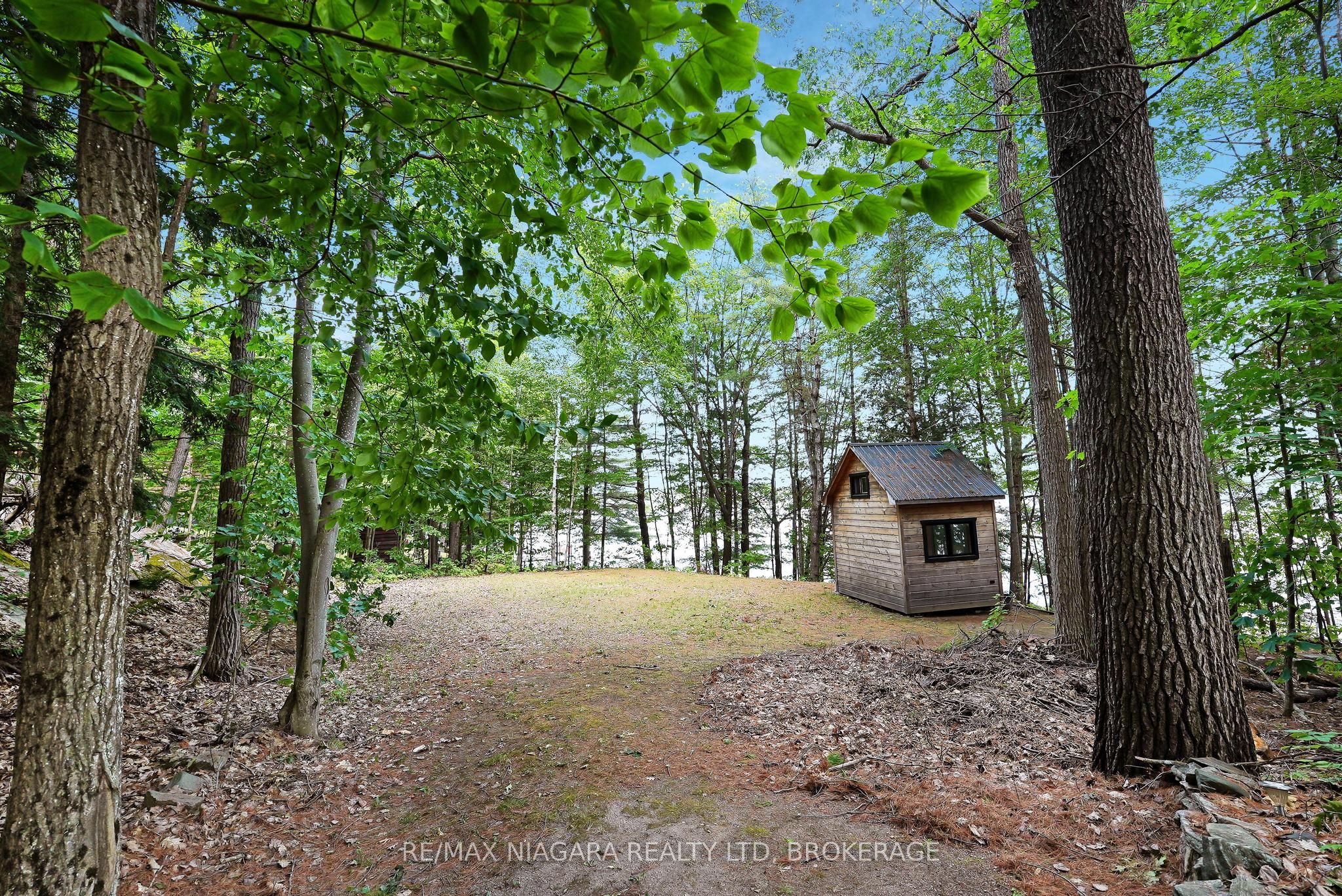 1009 Mercedes Drive N Property Photo 34