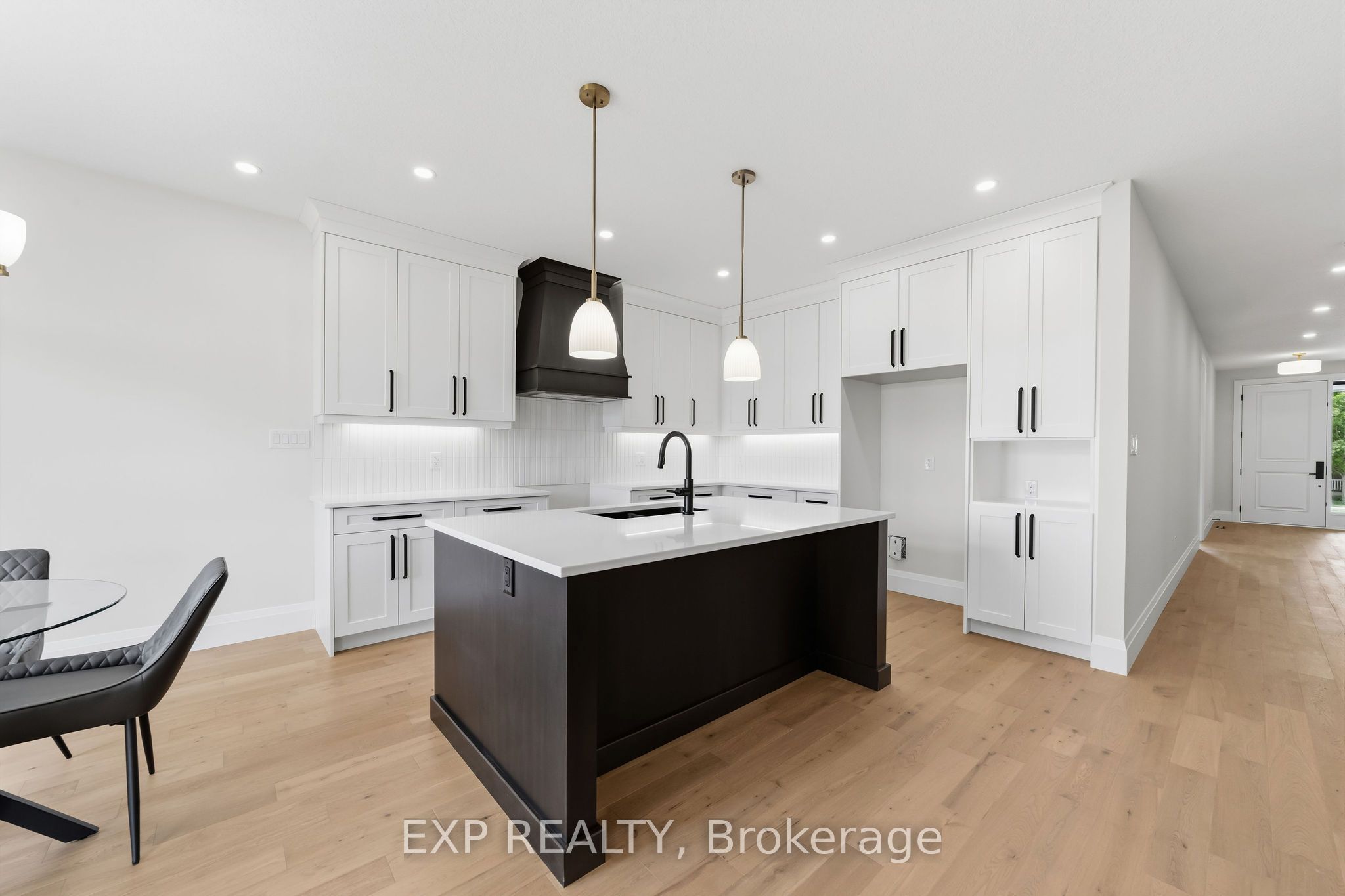 404 Erie Street Property Photo 9