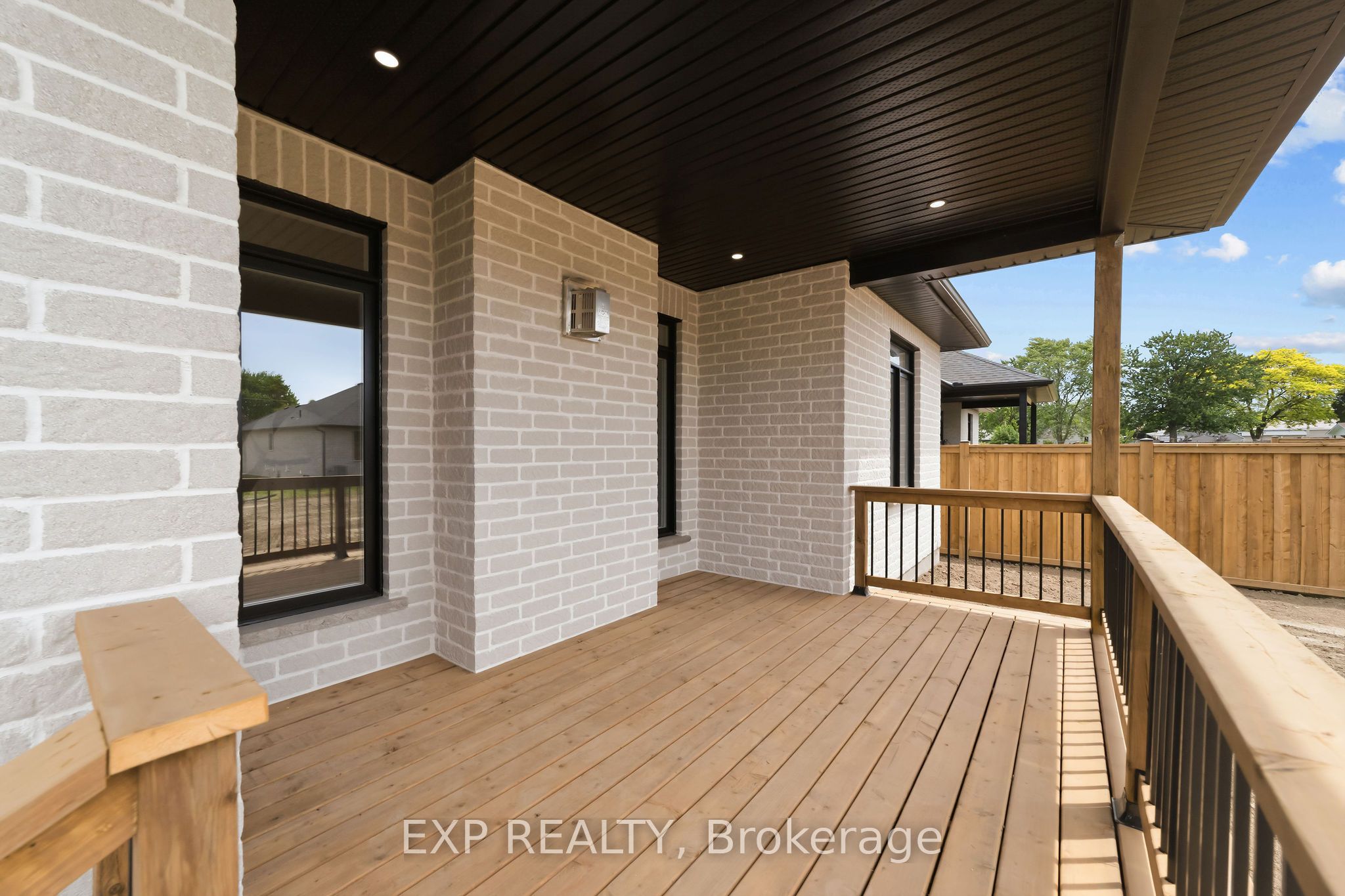 404 Erie Street Property Photo 16