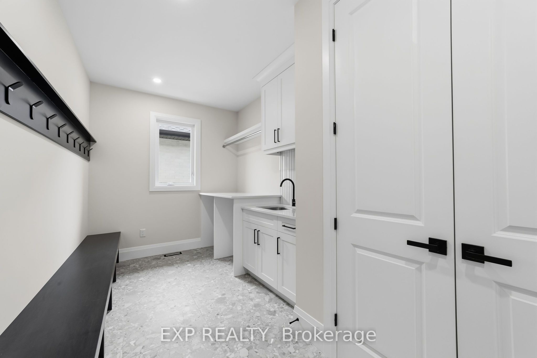 404 Erie Street Property Photo 18