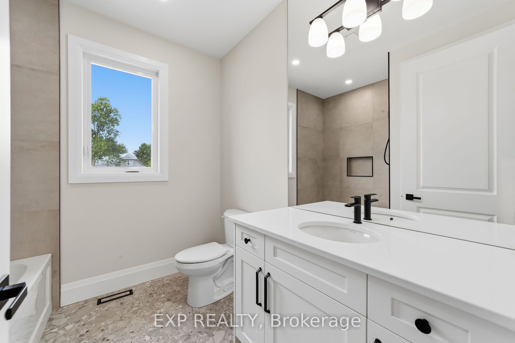 404 Erie Street Property Photo 21