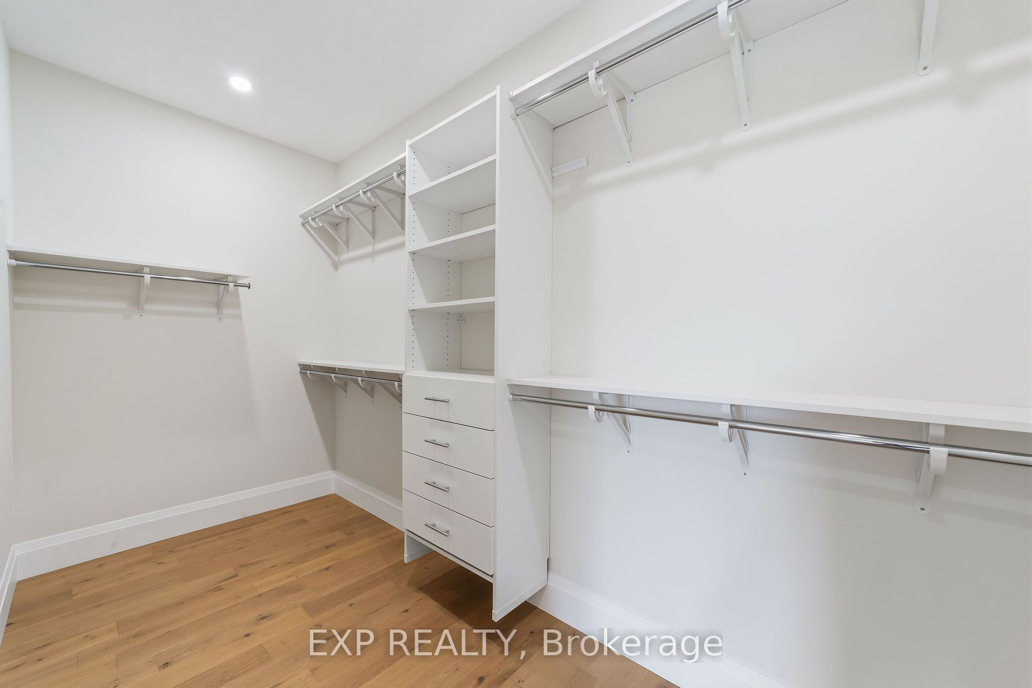 404 Erie Street Property Photo 28