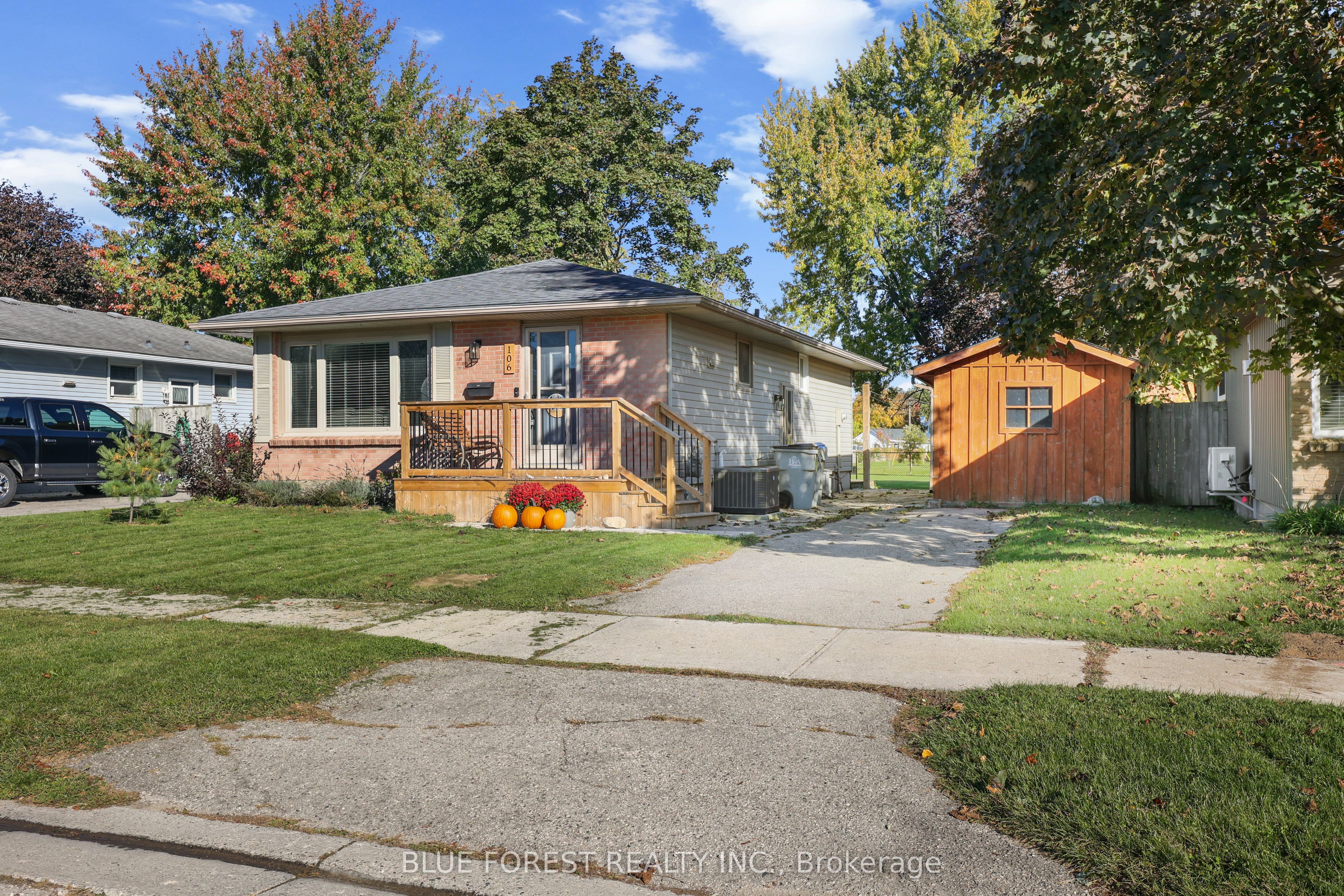 106 Harold Ct Court Property Photo 1