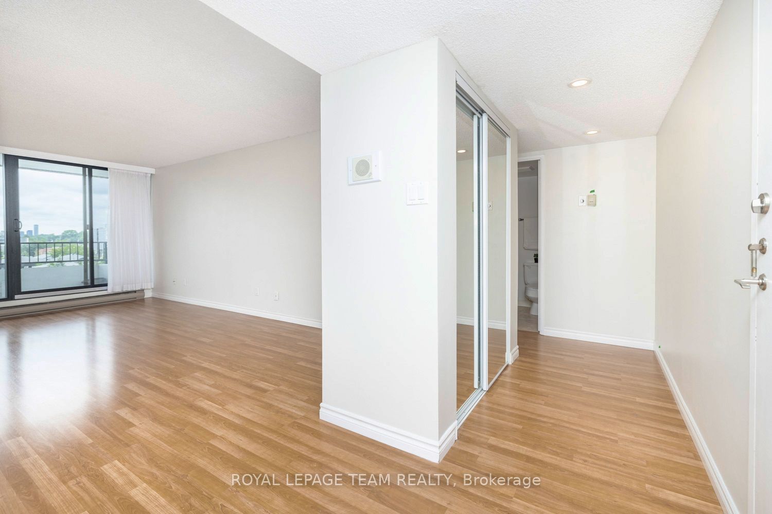 370 Dominion Avenue 705 Property Photo 5