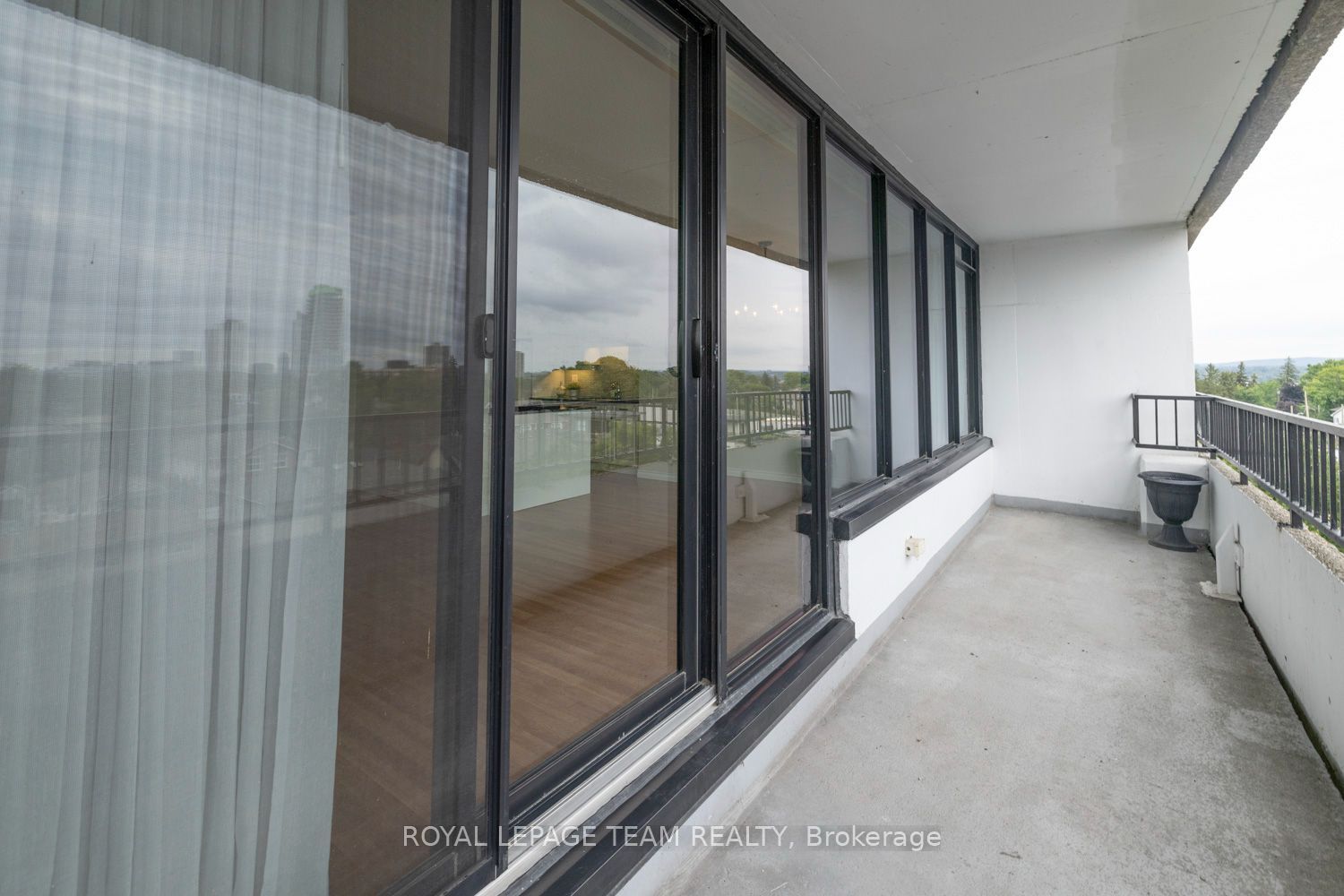 370 Dominion Avenue 705 Property Photo 24