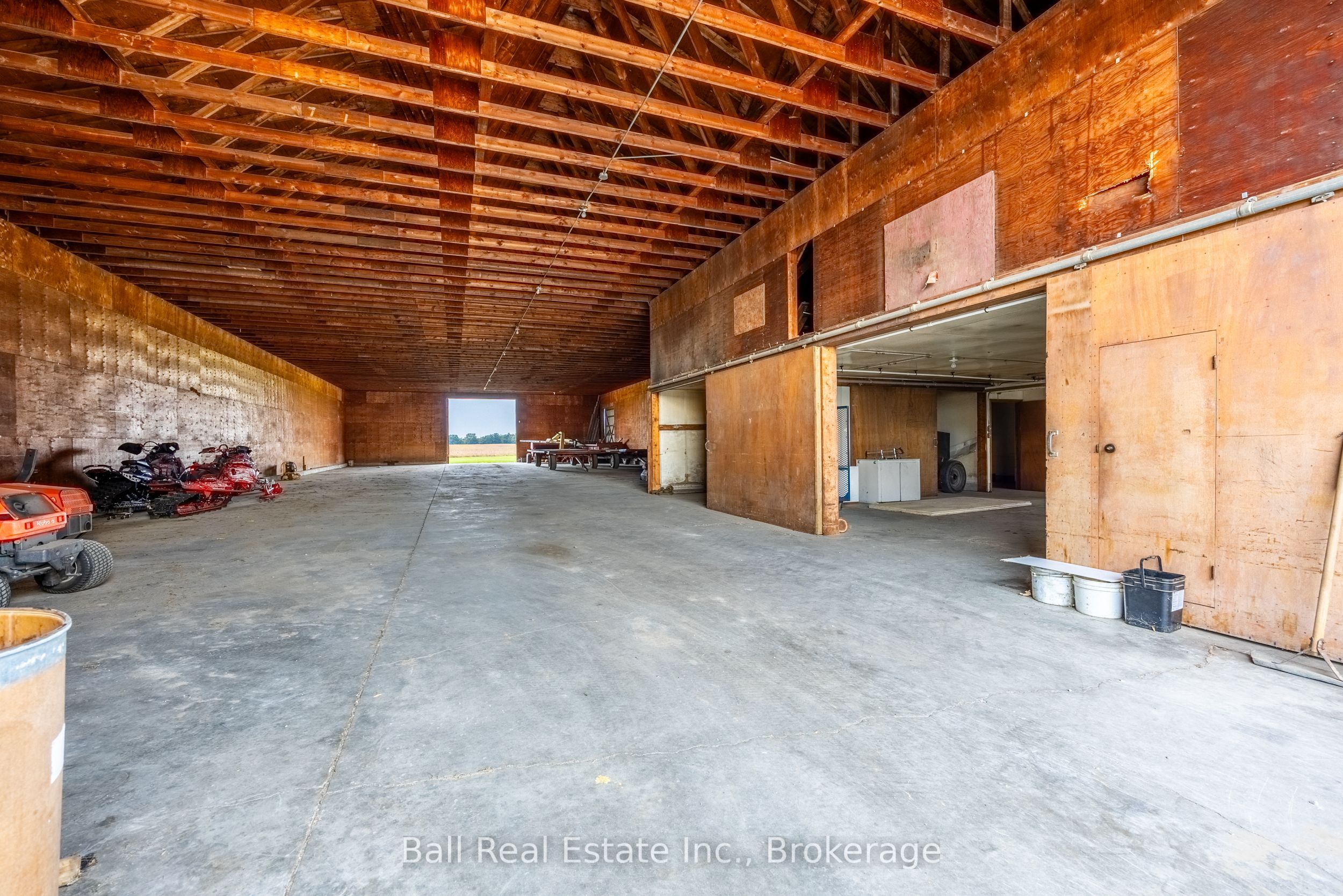 126183 Mall Road Property Photo 8