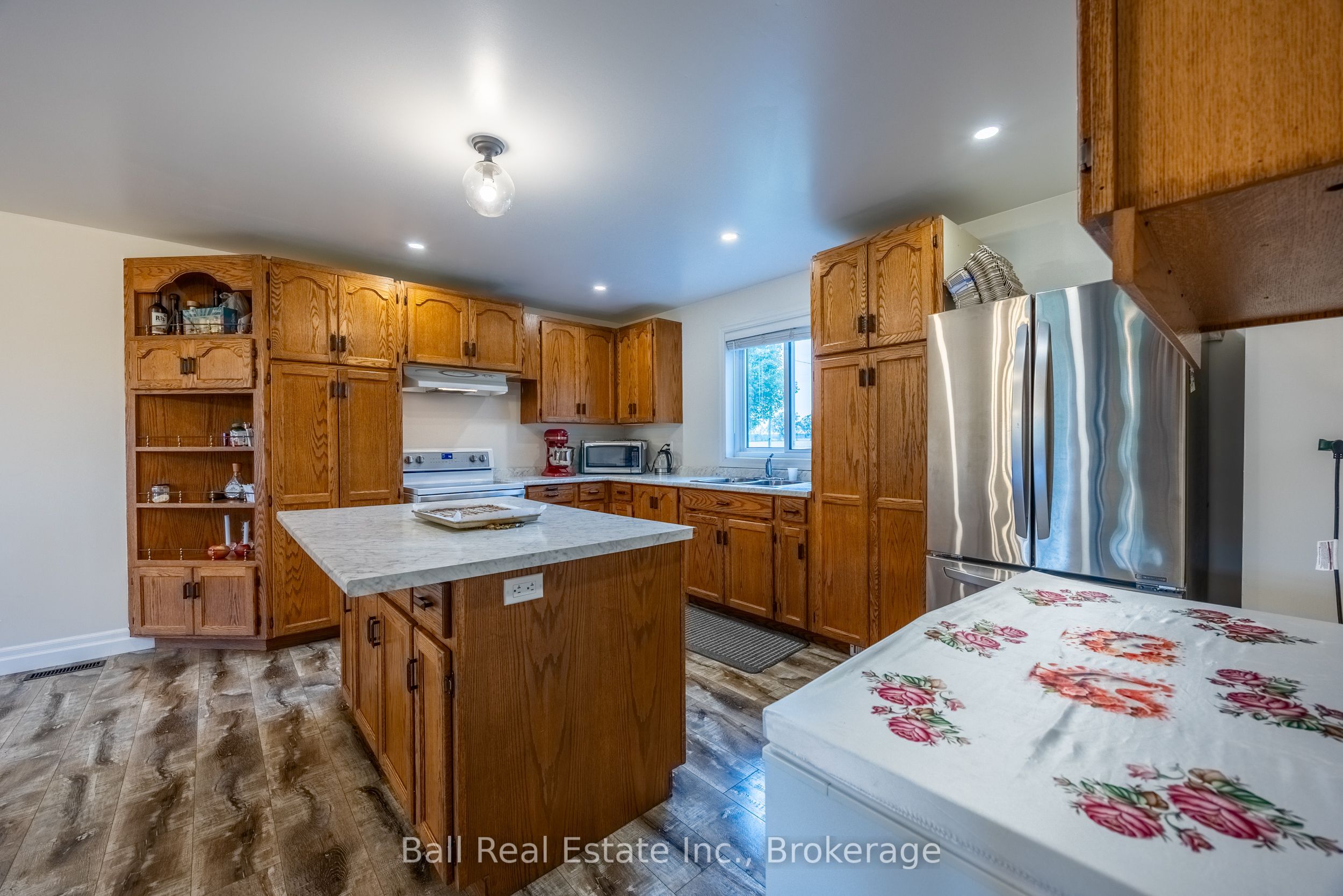 126183 Mall Road Property Photo 11