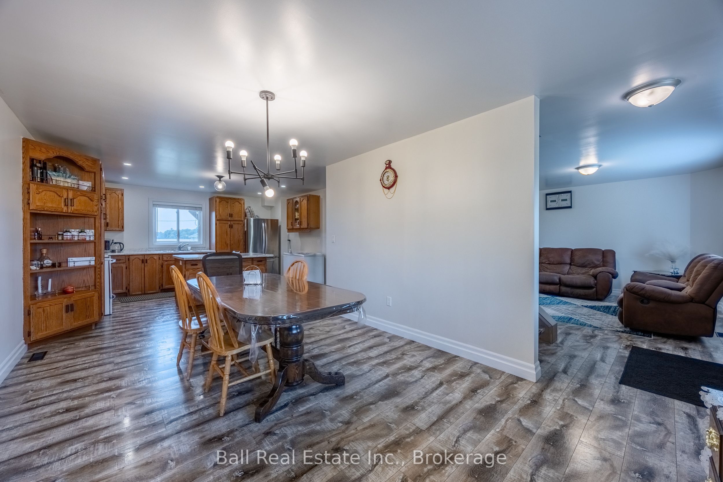 126183 Mall Road Property Photo 14