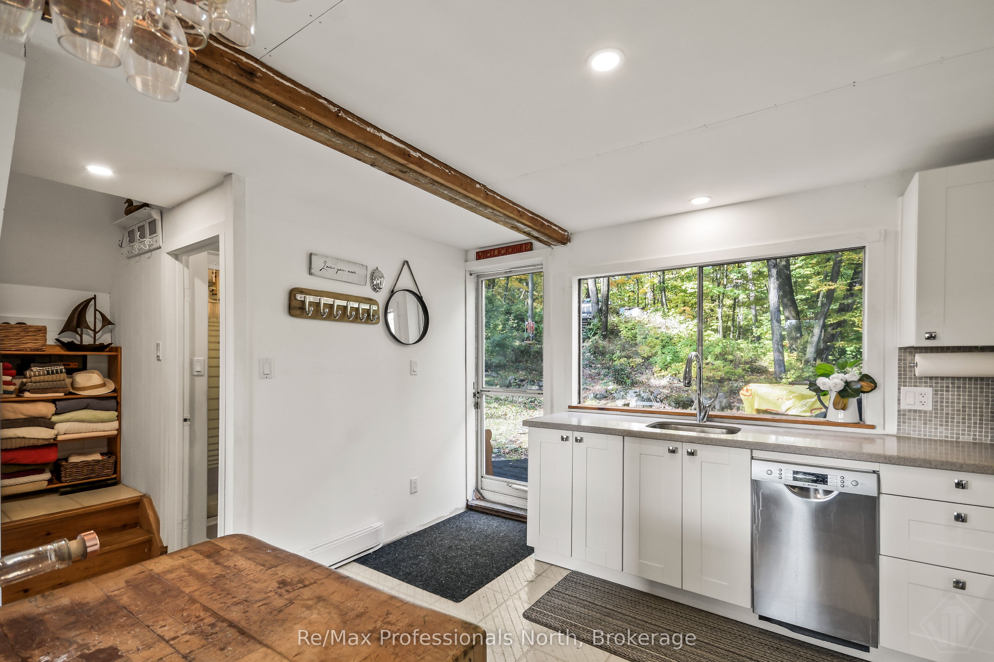 1039 Ann Street Property Photo 5