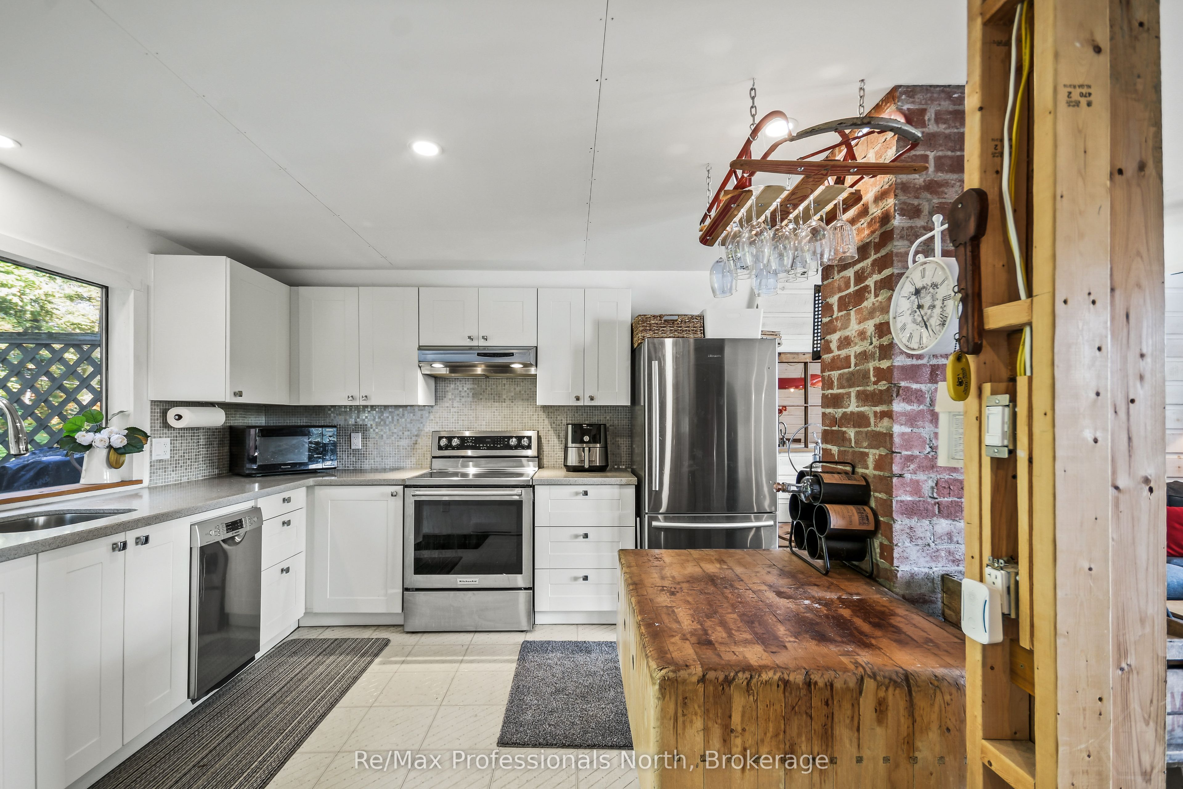 1039 Ann Street Property Photo 7