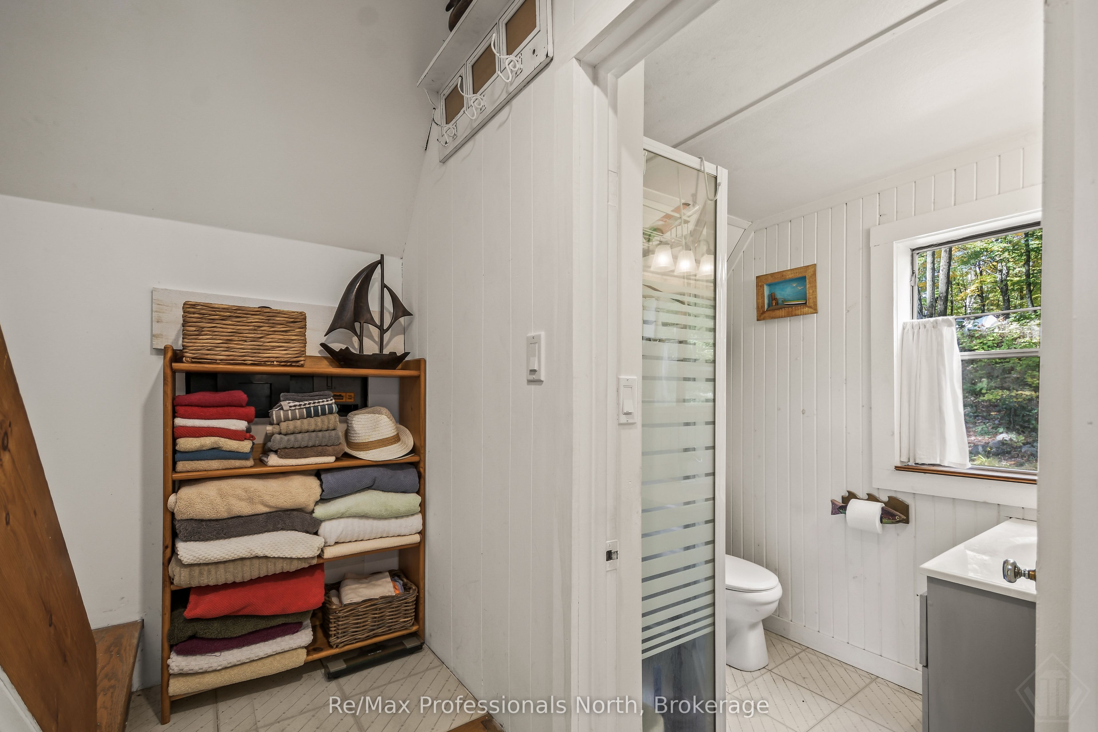 1039 Ann Street Property Photo 13