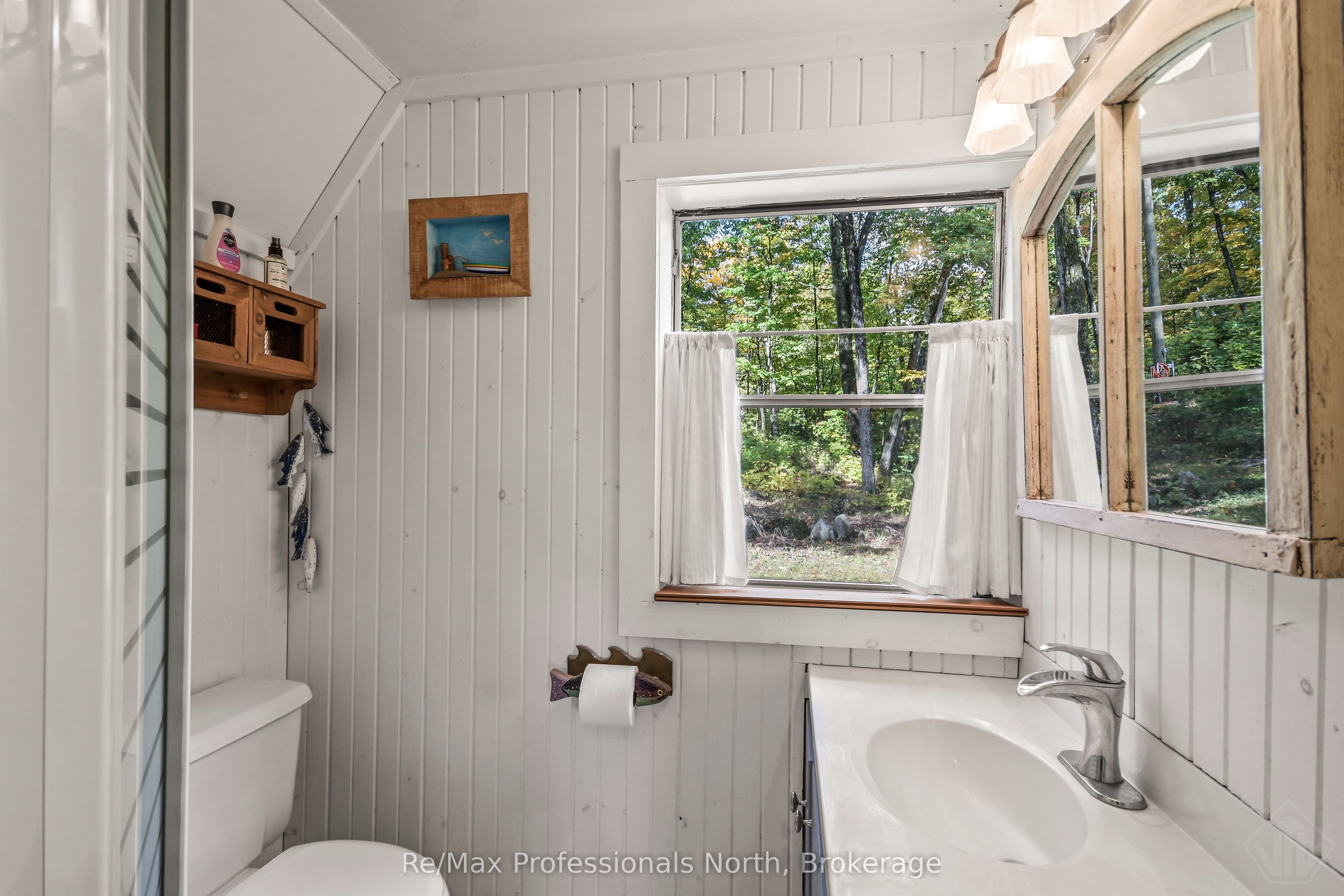 1039 Ann Street Property Photo 14