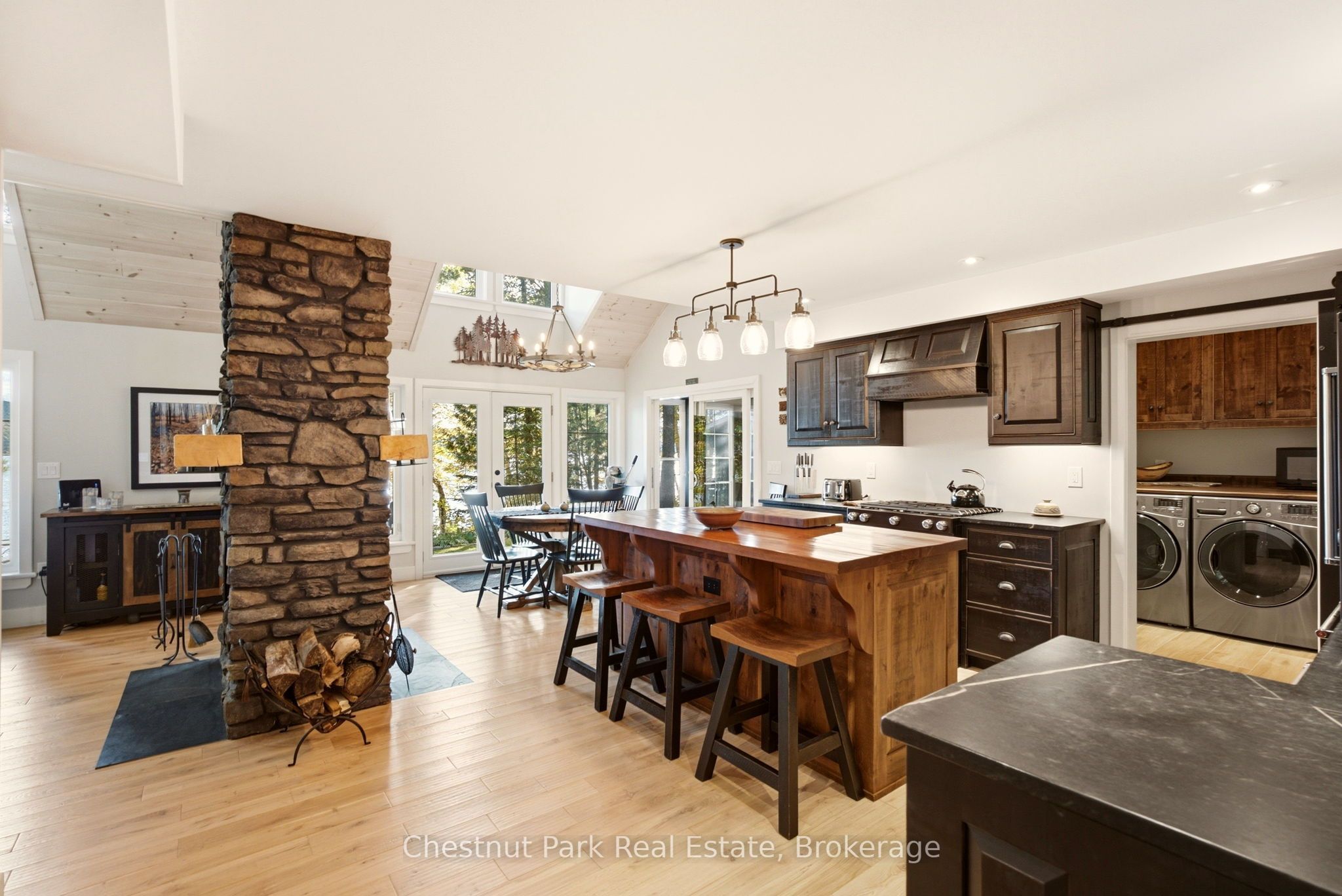 1095 Bayview Avenue Property Photo 11